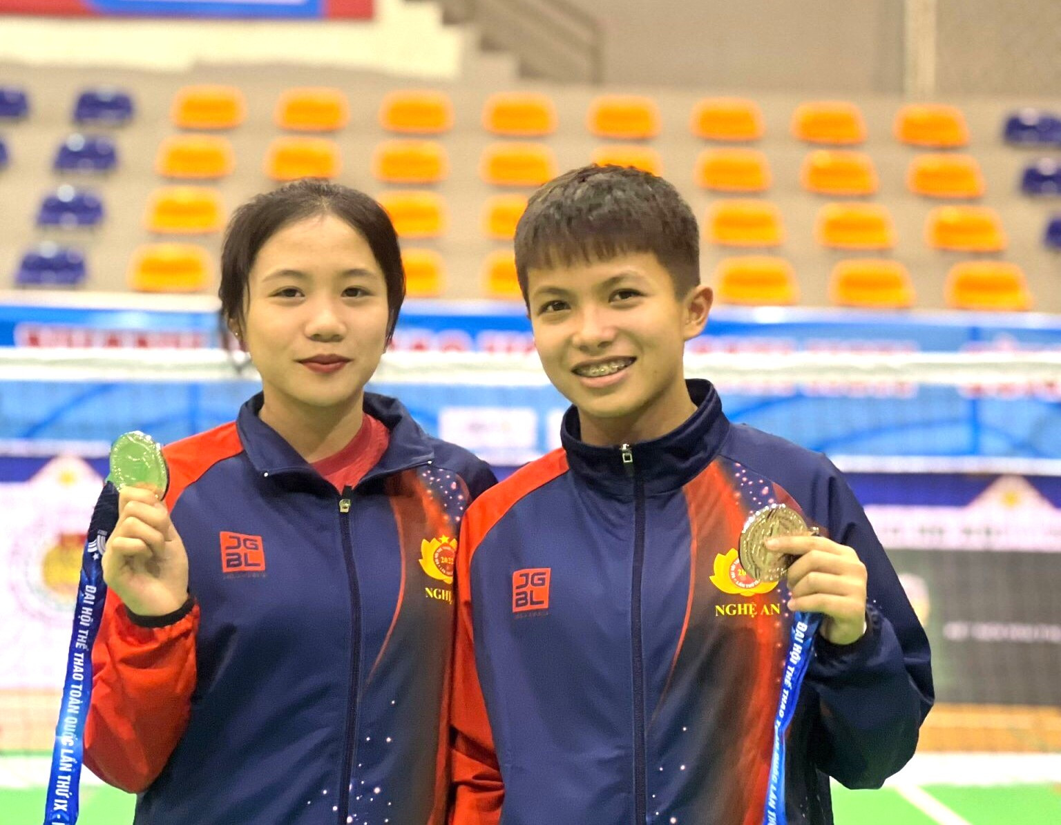 Trương Thanh Thảo và Đào Thị Kim Oanh giành huy chương Vàng nội dung đội tuyển 2 tại Giải vô địch cầu mây trẻ toàn quốc năm 2022.jpg