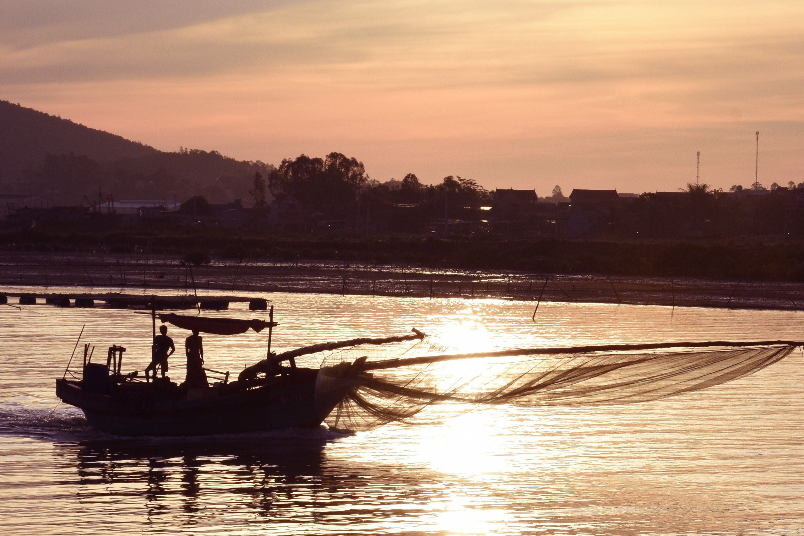 bna_thuyền ruốc.jpg