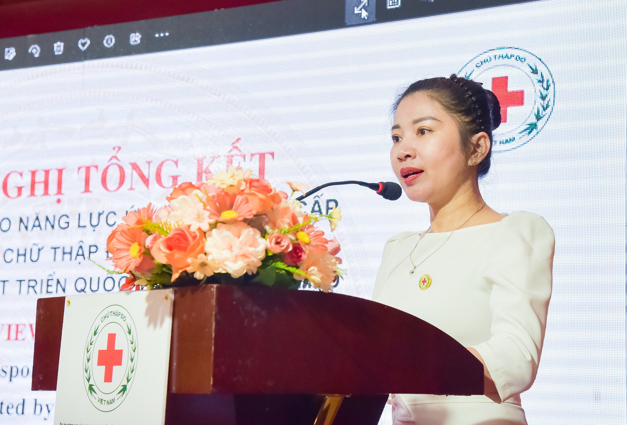 bna_ chi hong. anh thu huong.jpg