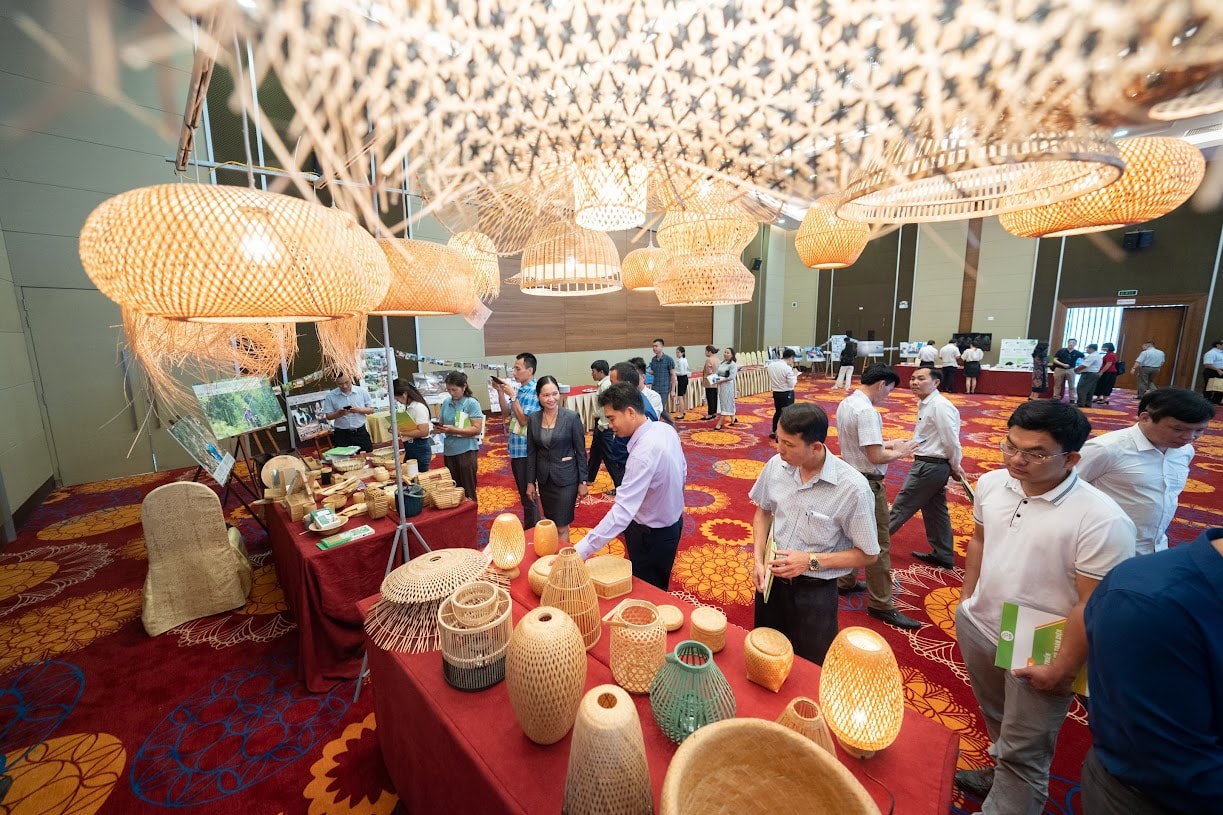 Mây tre tại hội thảo. Ảnh: T.P