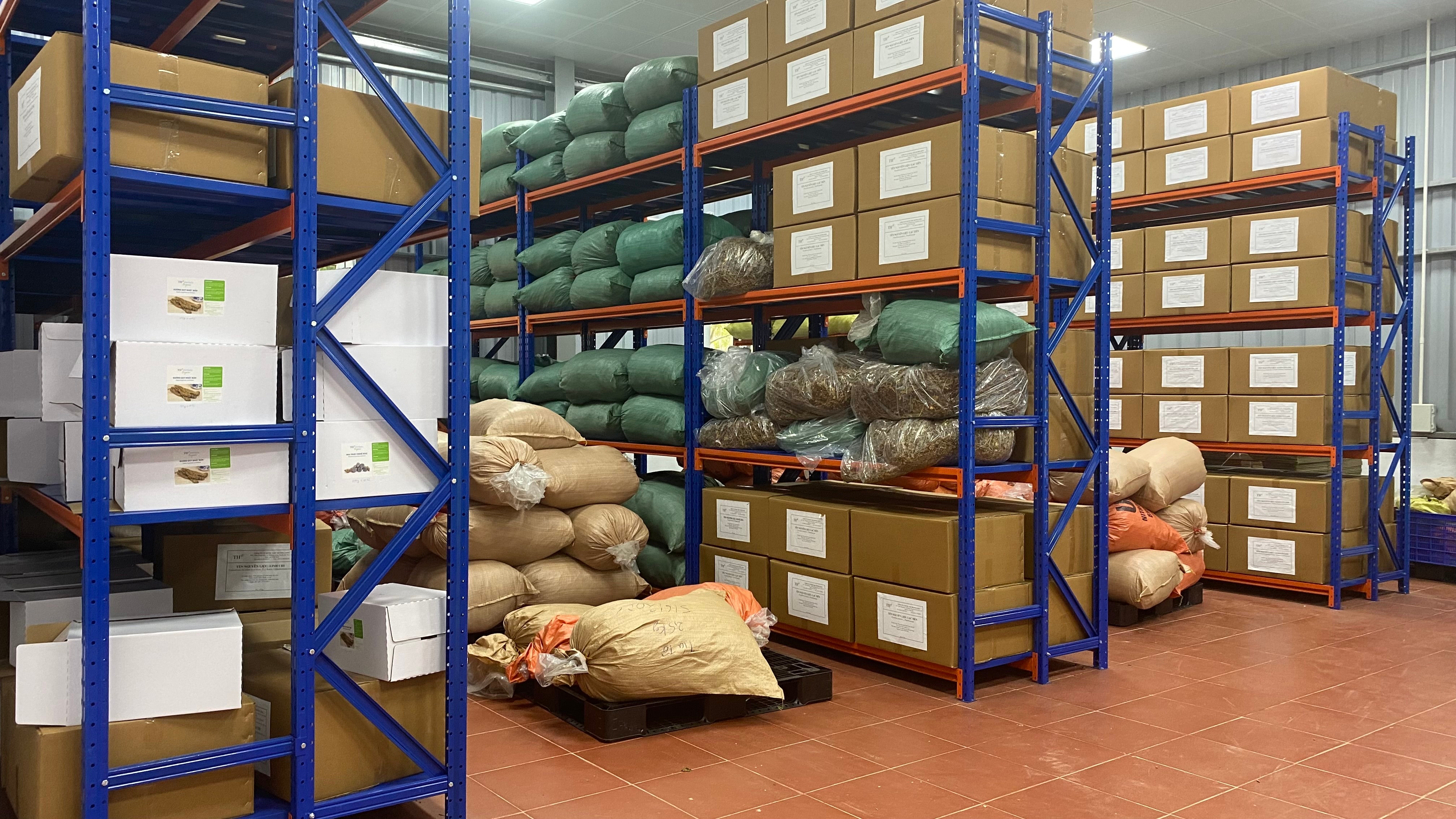 Kho dược liệu đã chế biến ở Kỳ Sơn. Ảnh: Châu Lan