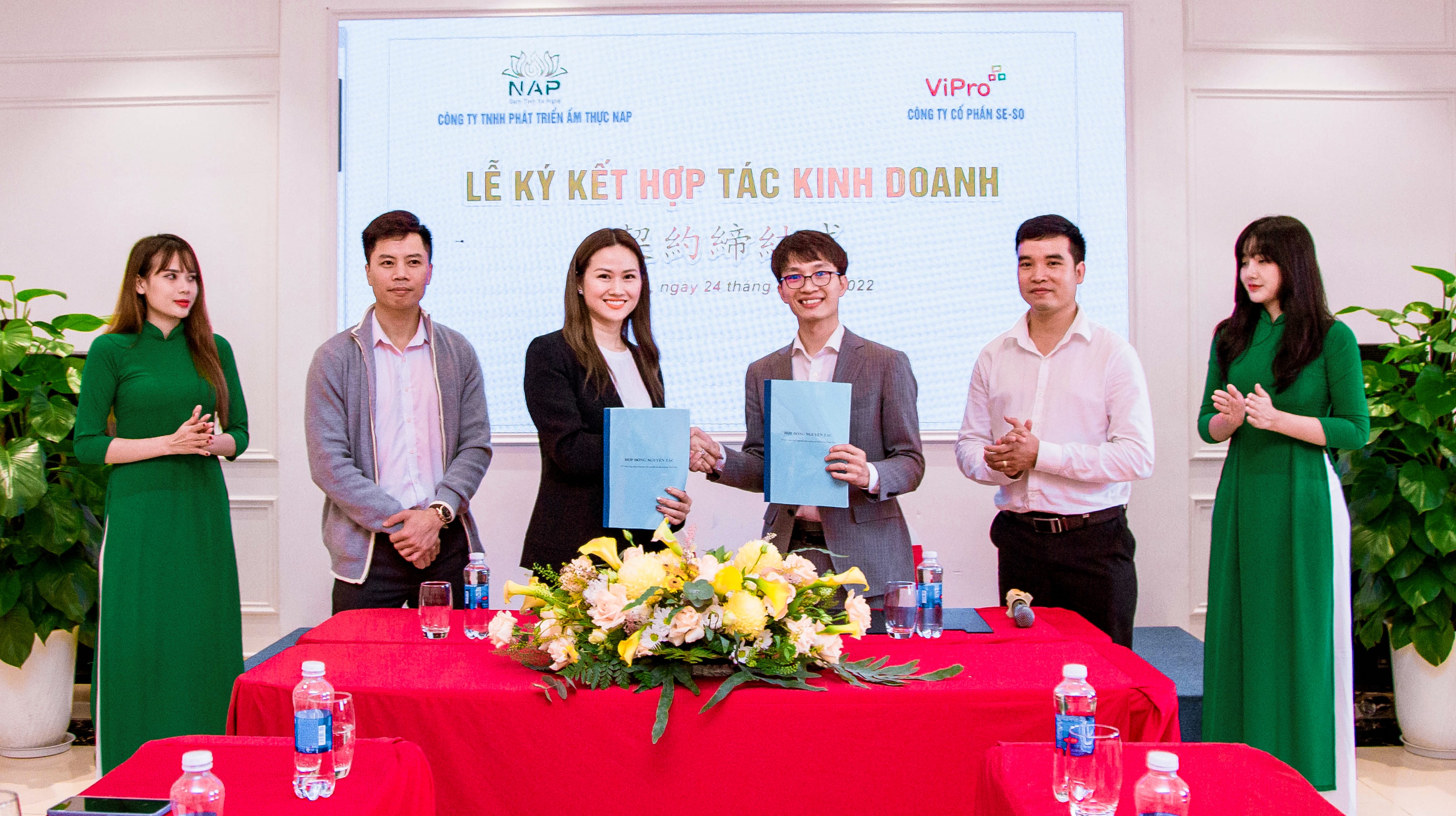 Ký kết xuất khẩu lươn ăn liền sang Nhật Bản. Ảnh: T.P