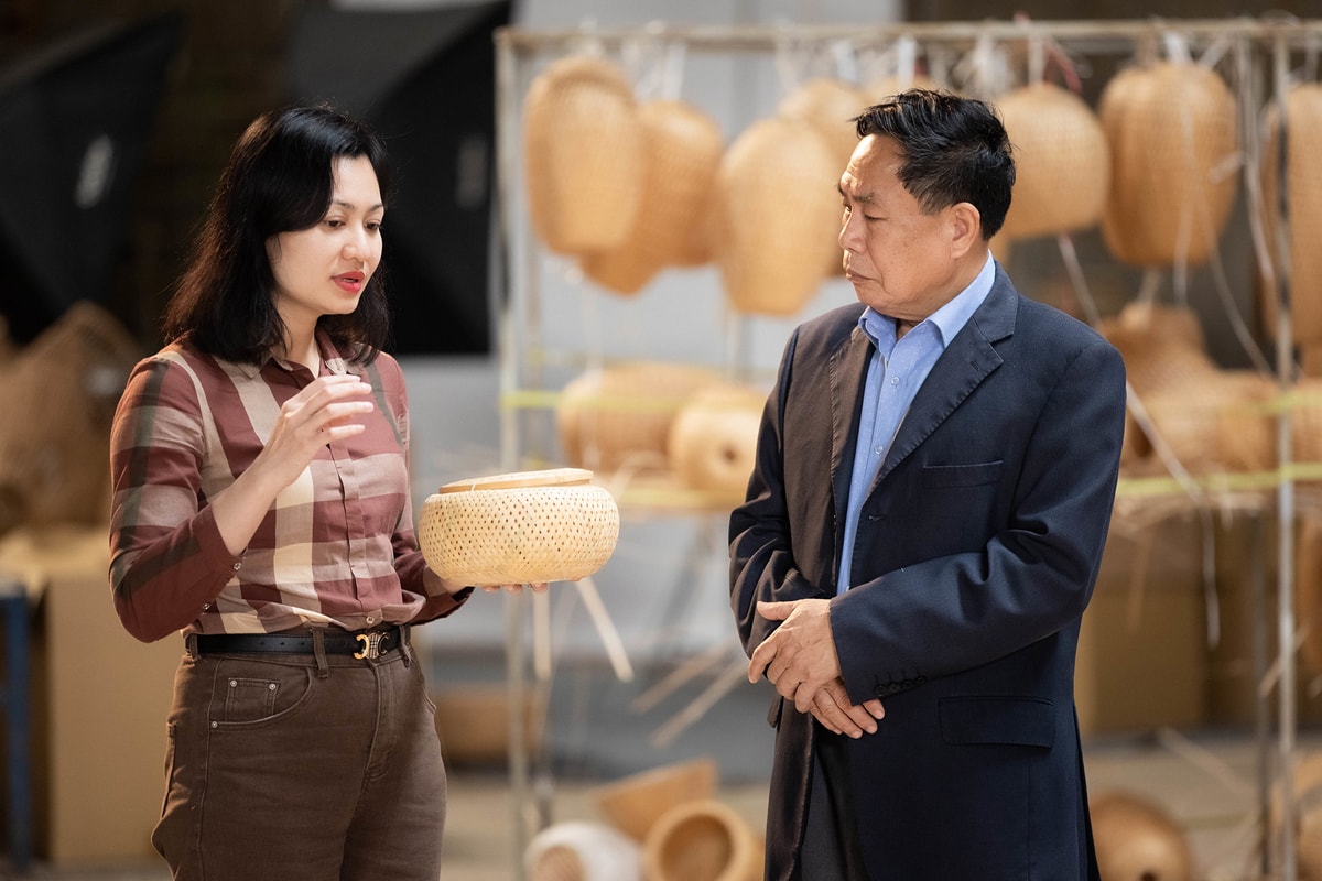 Ông Thái Đại Phong - người đưa đèn lồng mây tre 5 sao OCOP xuất khẩu. Ảnh: T.P