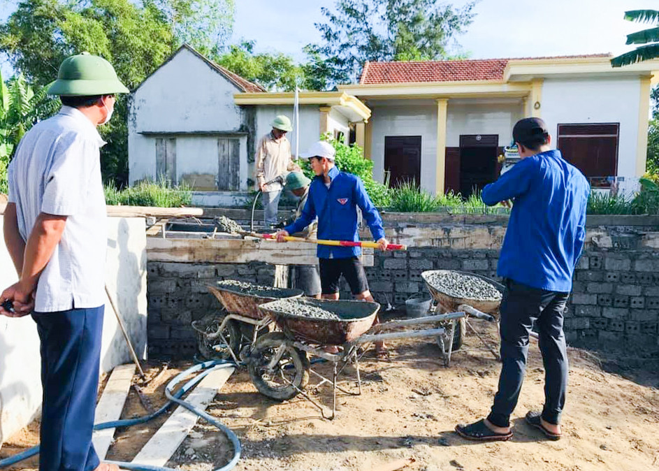 bna_ Huy động đoàn viên, hội viên giúp dân xây dựng nhà Đại đoàn kết tại xã Quỳnh Nghĩa, huyện Quỳnh Lưu..jpg
