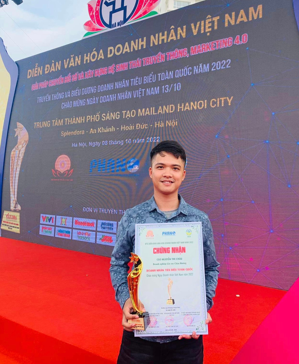 Cơ sở kinh doanh của Nguyễn Văn Huy được biểu dương tại Diễn đàn Văn hóa doanh nhân Việt Nam năm 2022. Ảnh: NVCC.