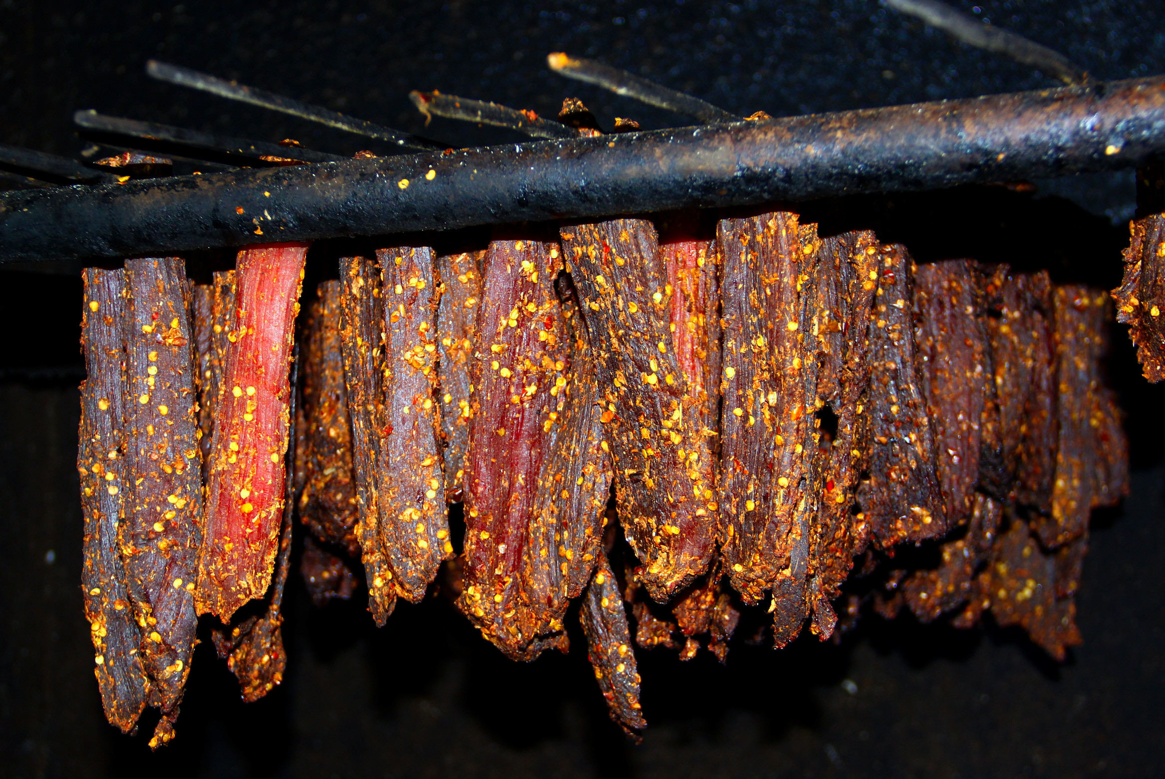 bna_Thịt bò giàng được gác trên bếp lửa dài ngày ảnh Quang An.jpg