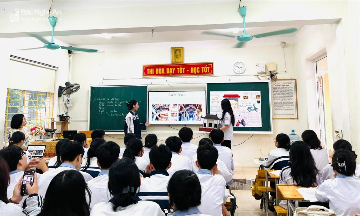 Một tiết dạy thực nghiệp môn giáo dục địa phương tại Trường THPT Hà Huy tập.jpg