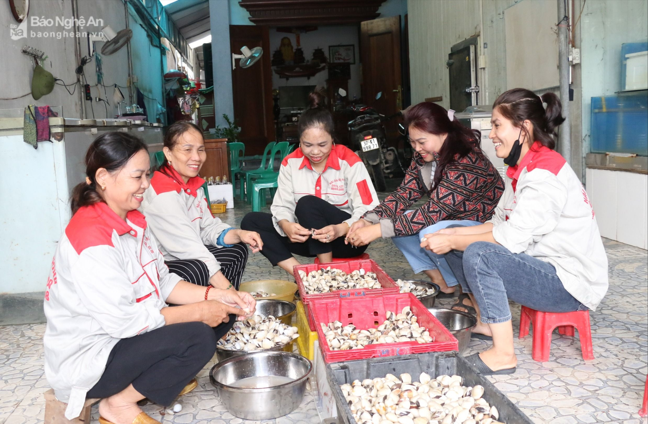 Cơ sở sản xuất chế biến hải sản do phụ nữ làm chủ ở phường Nghi Thu - thị xã Cửa Lò.JPG