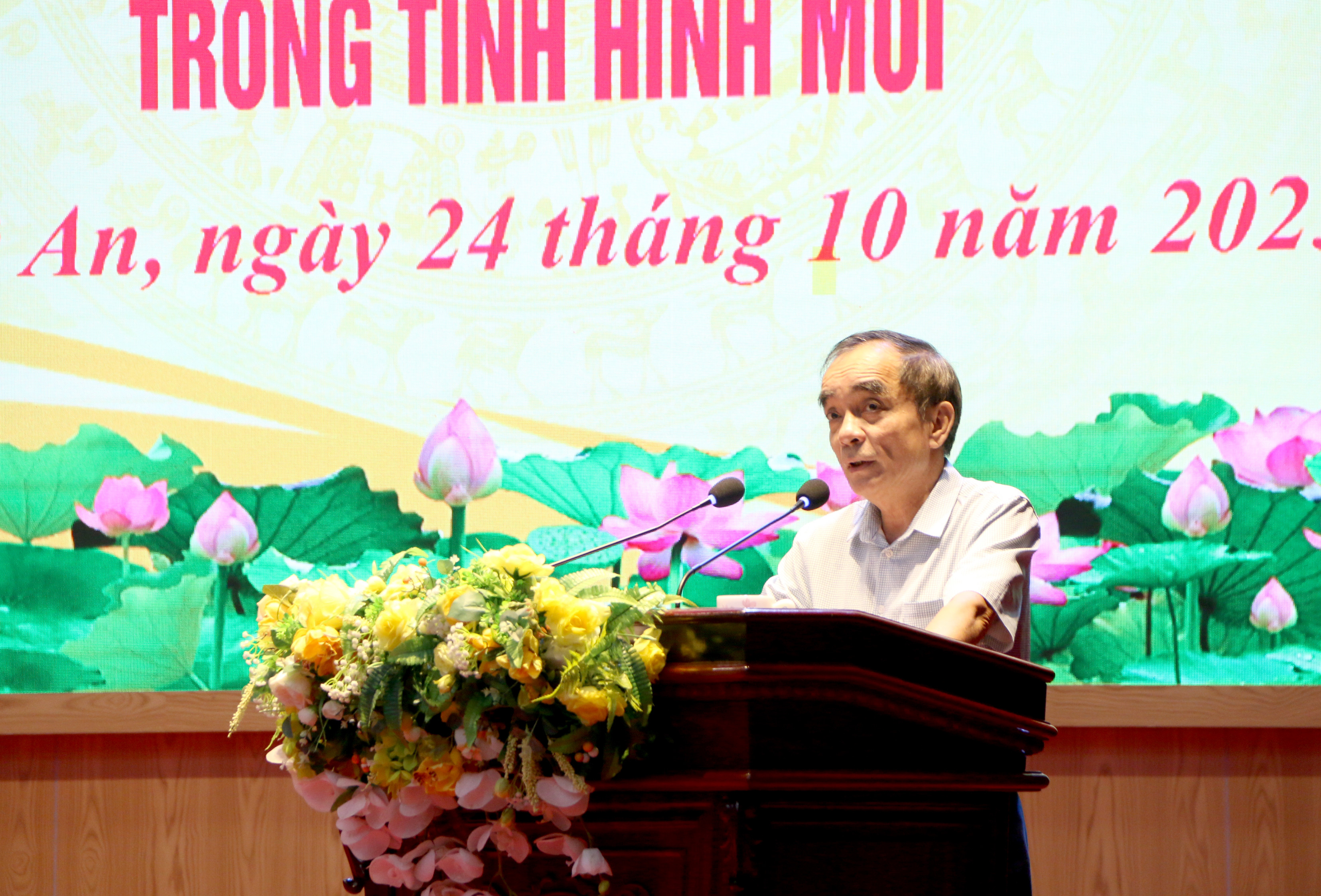 BNA_Ông Nguyễn Văn Long - Quyền Trưởng ban Tôn giáo, phát biểu tham luận.JPG