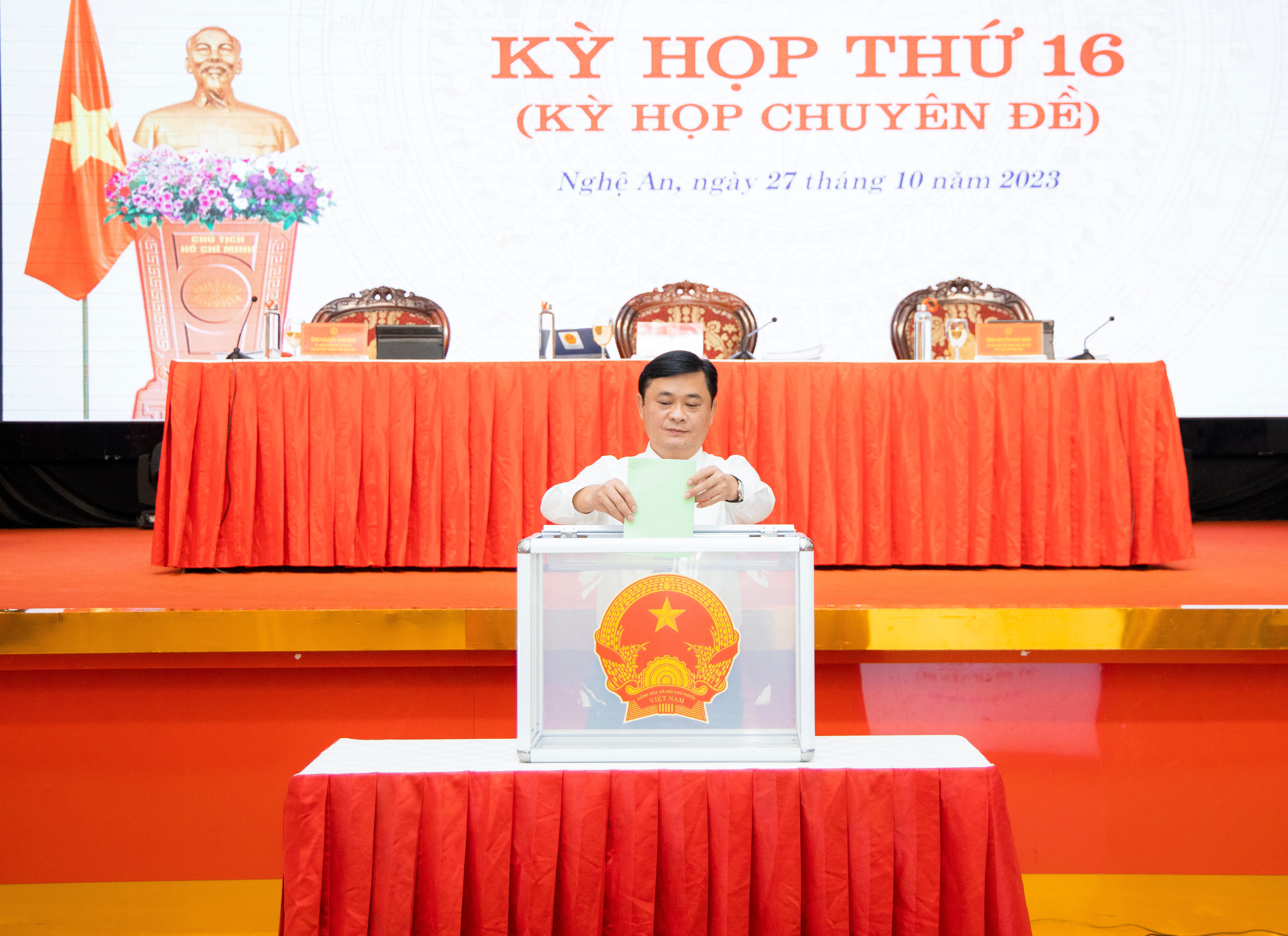 bna_Kết quả lấy phiếu tín nhiệm 33 cá nhân do HĐND tỉnh Nghệ An bầu.jpg