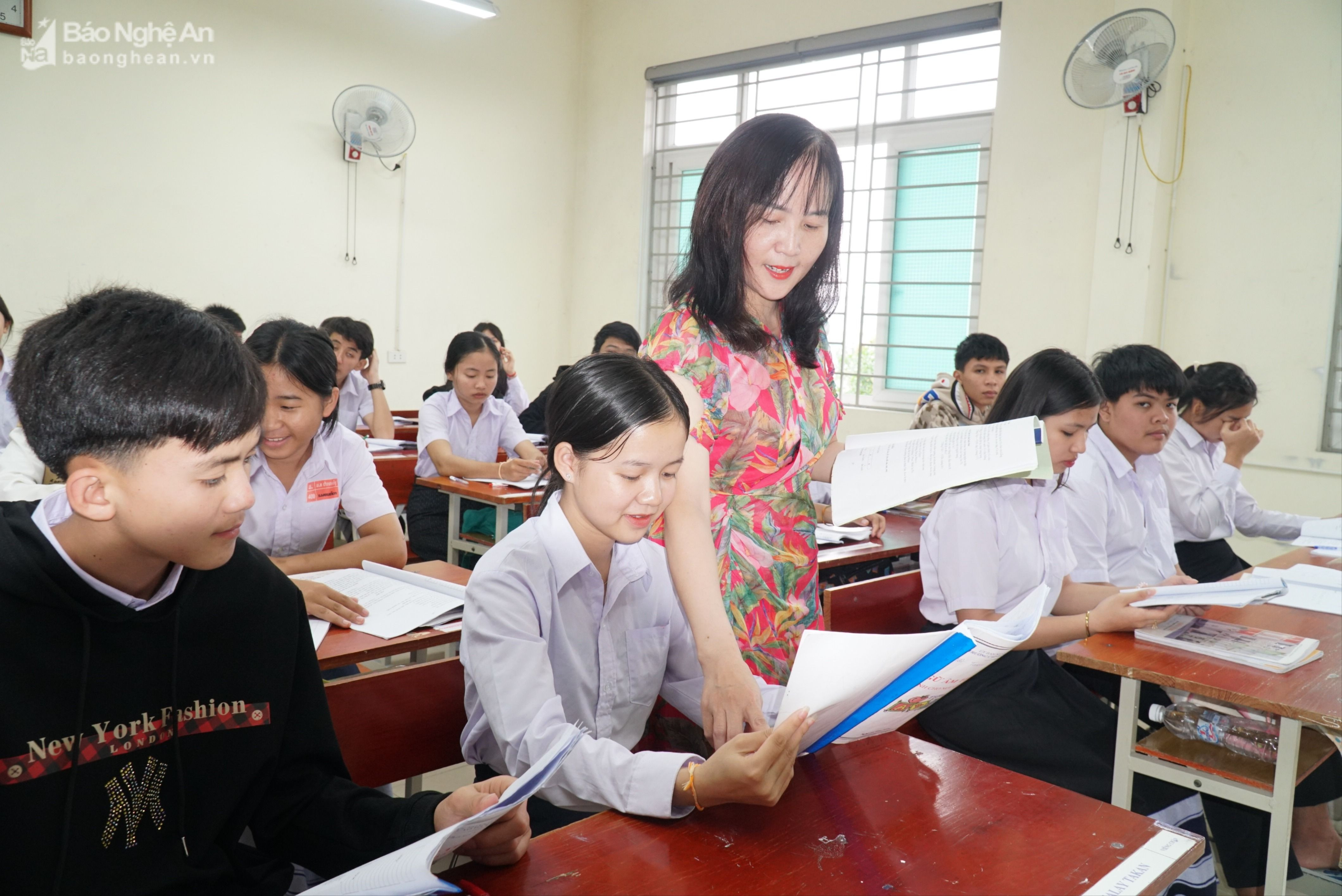 Giờ học Tiếng Việt của các lưu học sinH lào (1).JPG