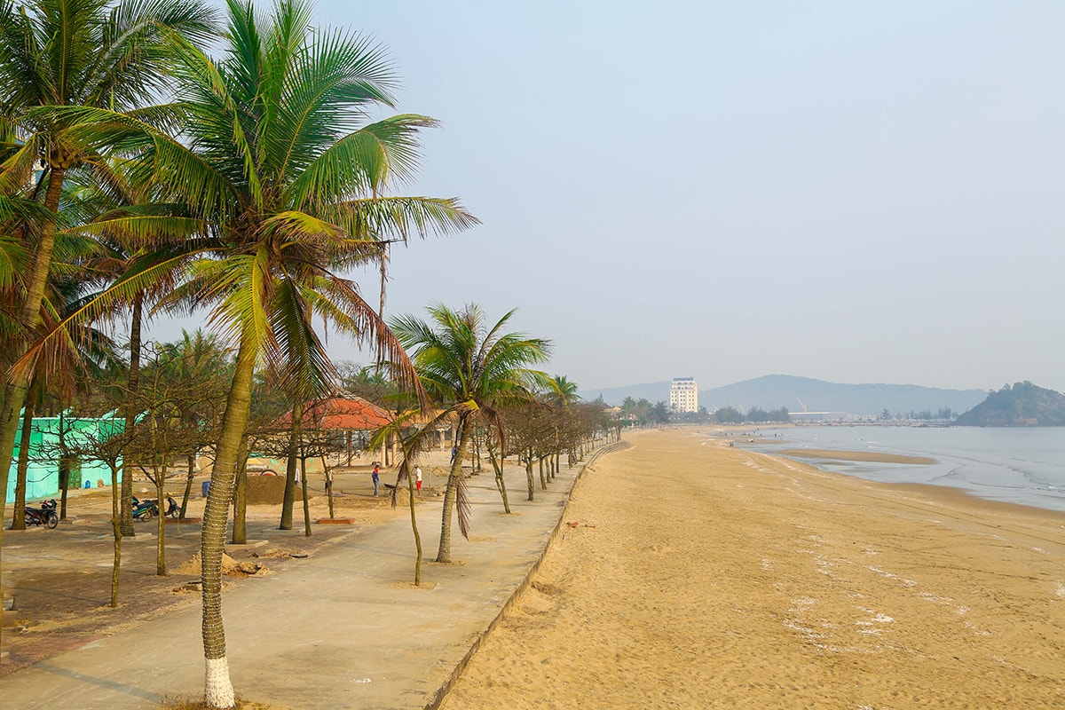 Sau khi được giải tỏa, bãi biển Cửa Lò bây giờ trở nên thoáng đãng hơn. Ảnh: Đình Tuyên