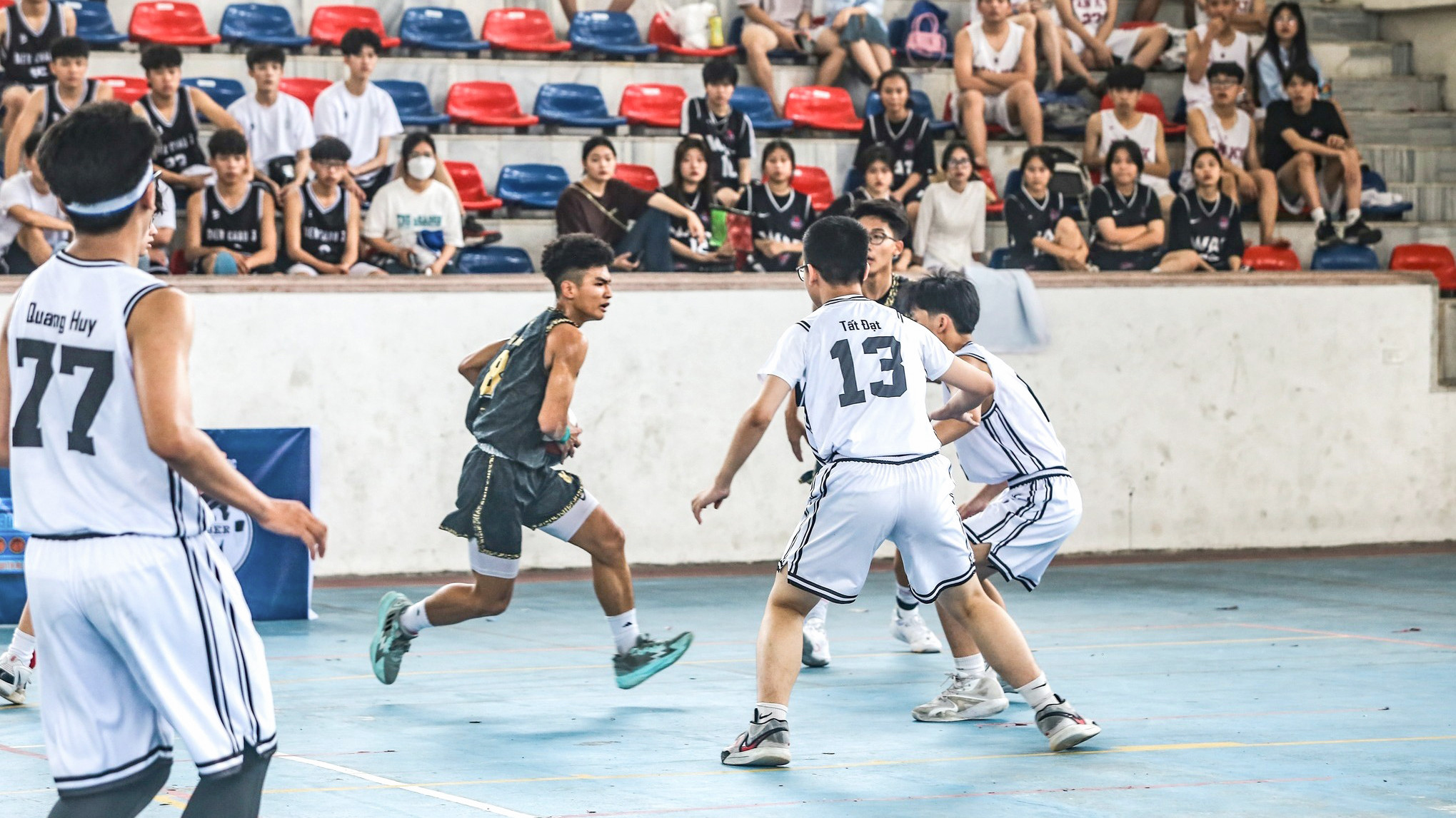 bna_Một trận đấu tại Giải bóng rổ THPT Nghệ An mở rộng 2023.jpg