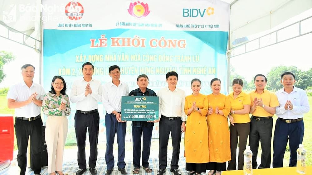bna_ BIDV Nghệ An trao tặng xây dựng nhà văn hóa cộng đồng tránh lũ tại huyện Hưng Nguyên, Nghệ An.jpg