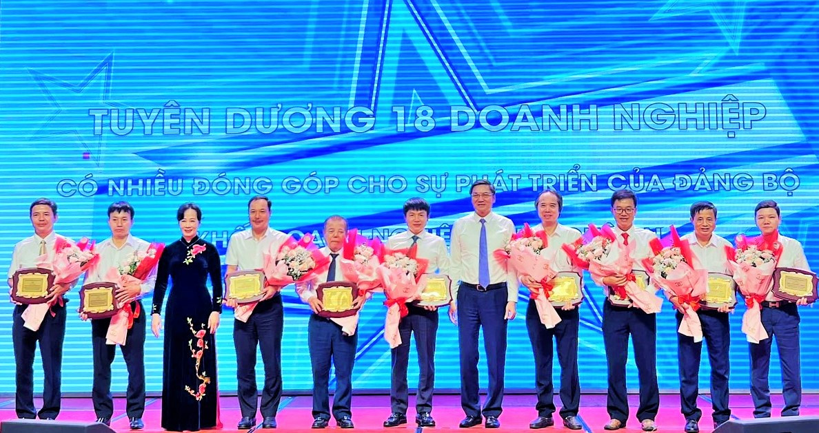 bna_ BIDV Nghệ An vinh dự là 1 trong 18 doanh nghiệp được biểu dương có nhiều đóng góp cho sự phát triển của Đảng bộ Khối doanh nghiệp tỉnh năm 2022..jpg