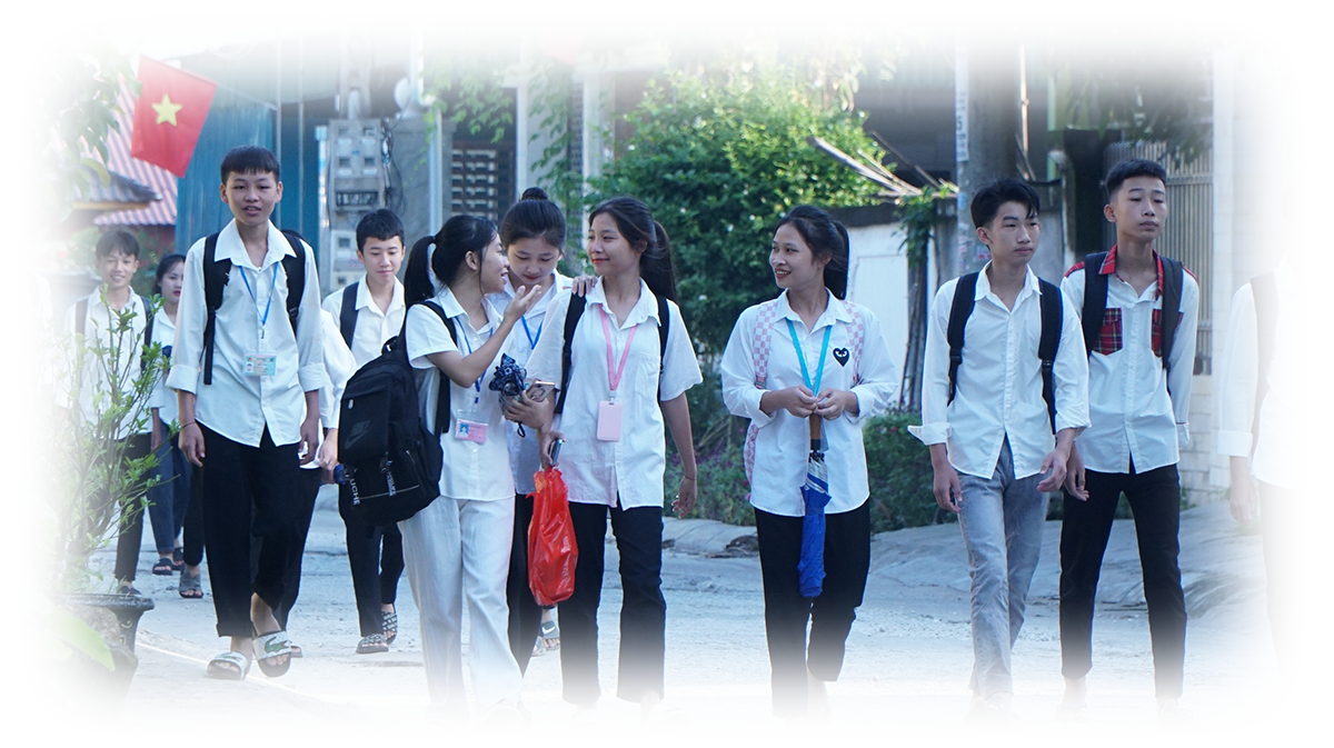 Đường đến lớp của các em học sinh trọ học ở Trường THPT Quỳ Châu.
