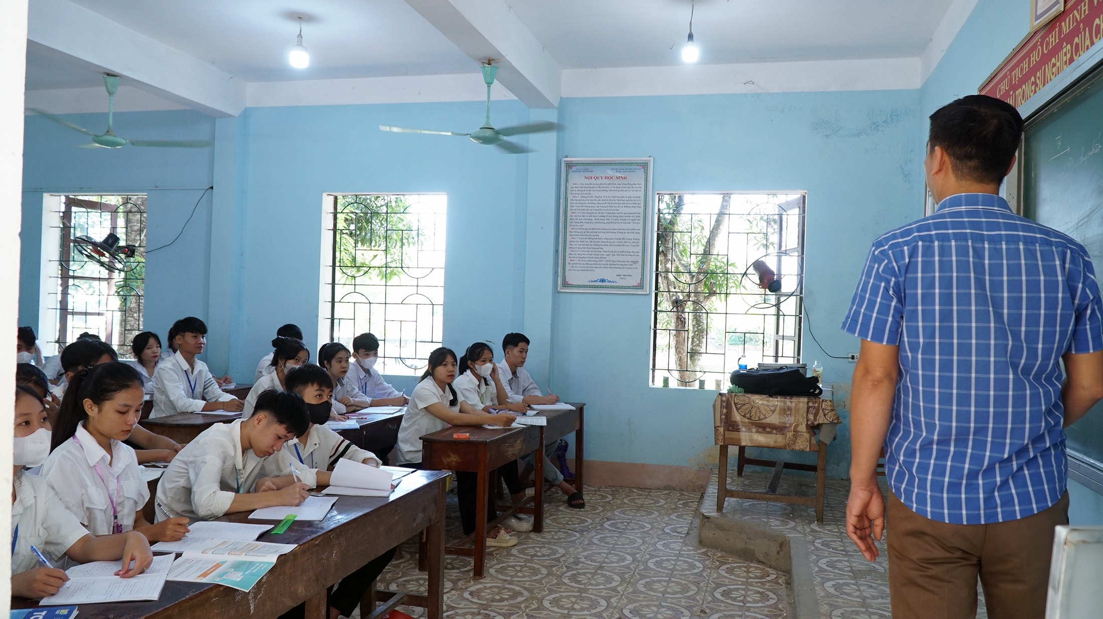 Một tiết học của các em học sinh Trường THPT Quỳ Châu.