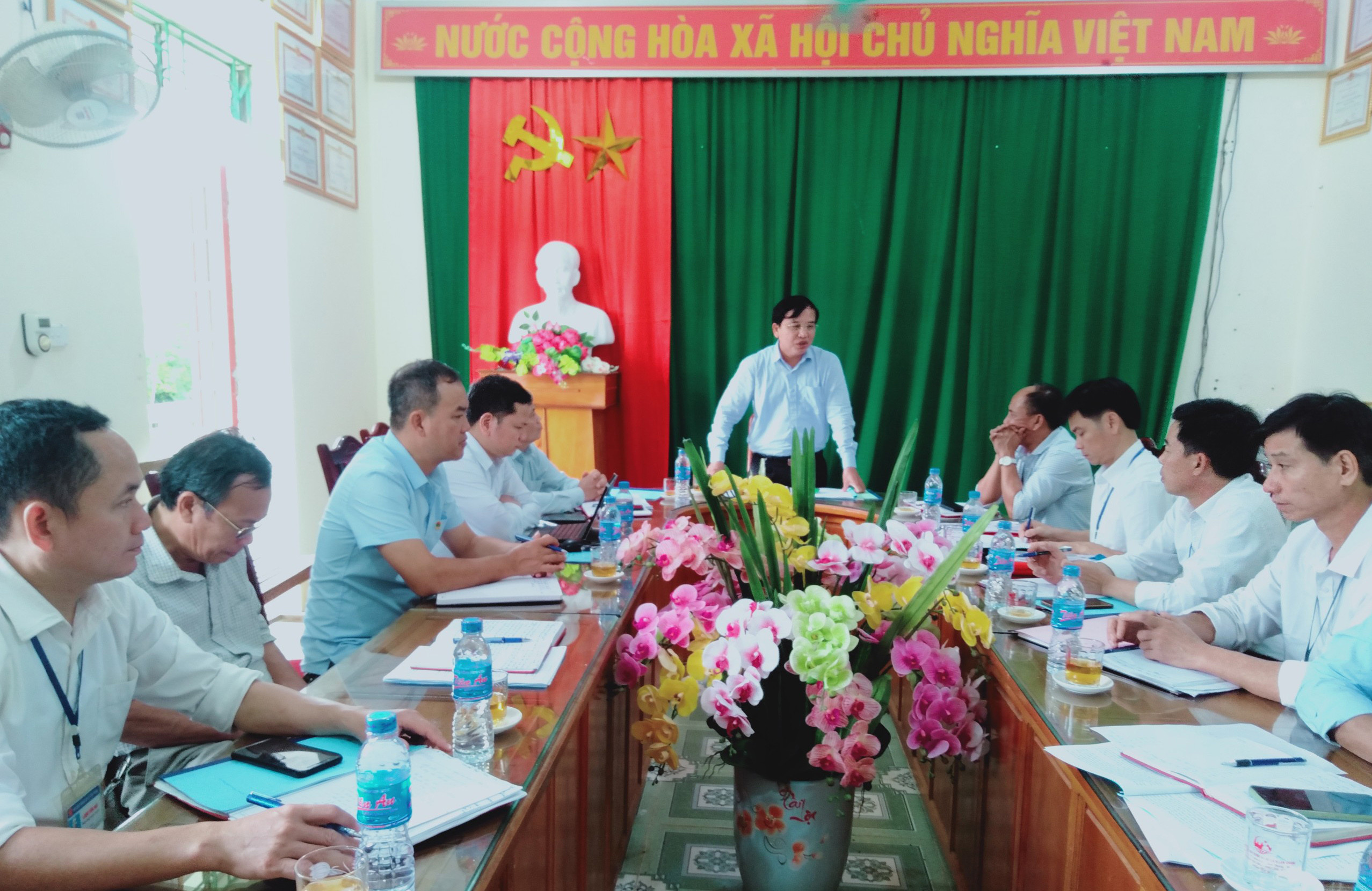 đồng chí Nguyễn Như Khôi Kiểm tra việc thực hiện Quy chế DCCS tại xã Tiền Phong.jpg