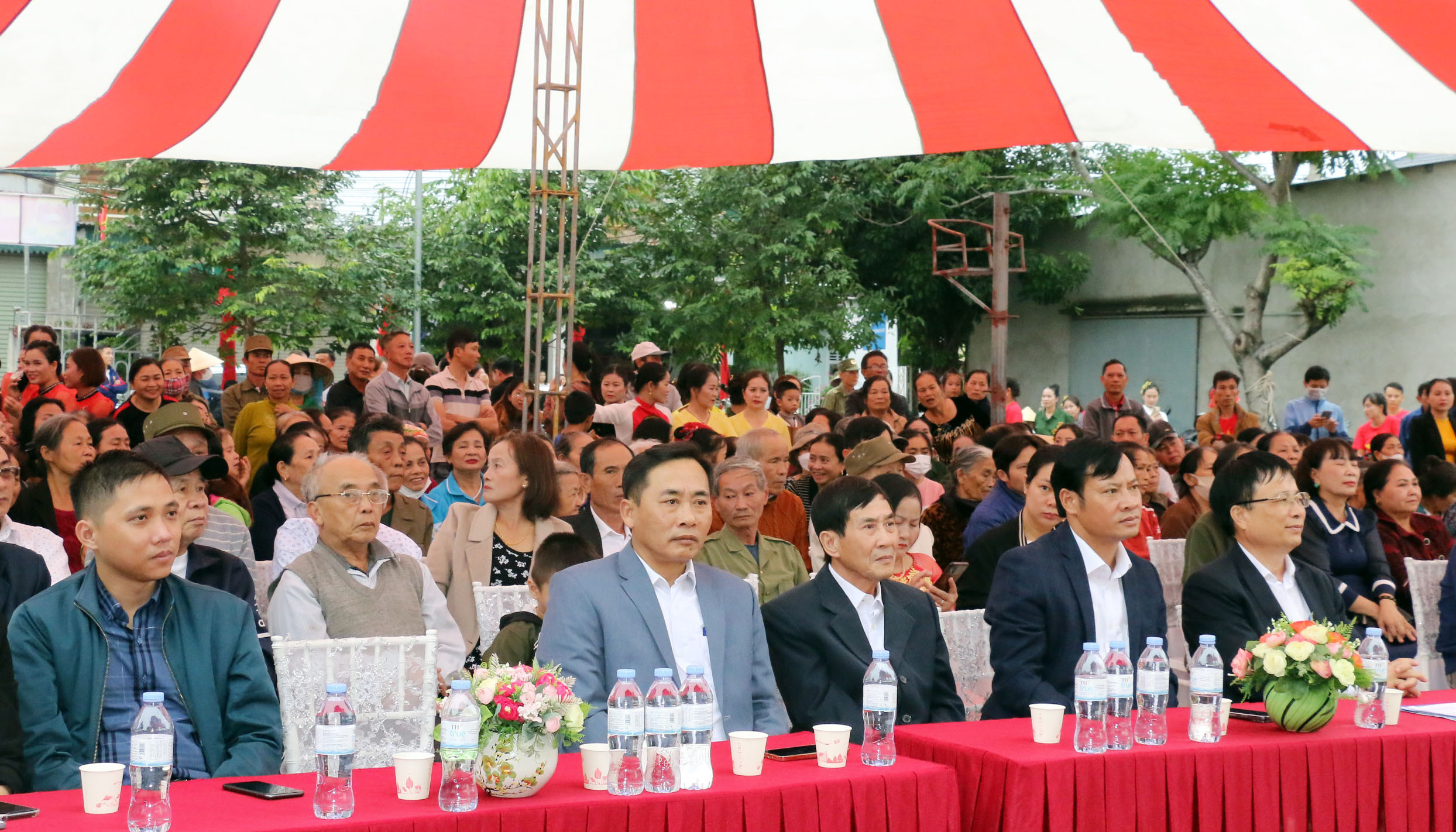 bna_Các đại biểu dự Ngày hội Đại đoàn kết toàn dân tại xã Nam Xuân (Diễn Châu). Ảnh - Mỹ Hà.jpeg