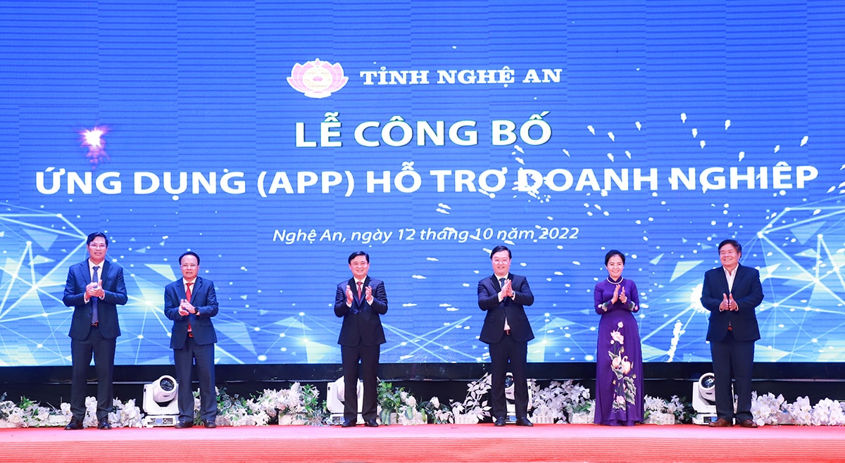 Tỉnh Nghệ An đã ra mắt ứng dụng hỗ trợ doanh nghiệp trên điện thoại thông minh. Ảnh: Thành Duy