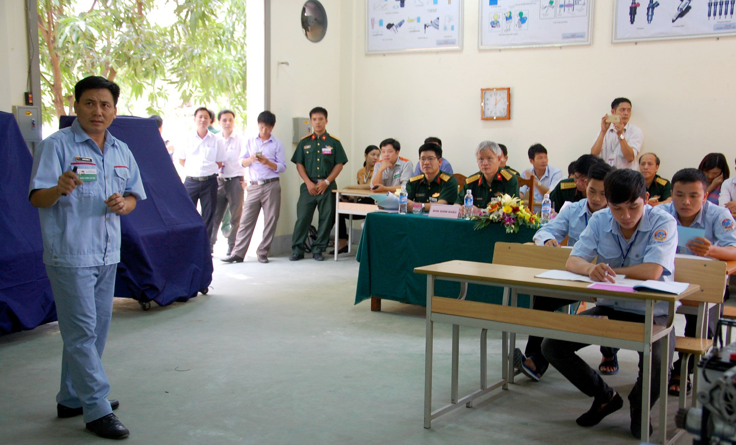 bna_Thầy giáo Nguyễn Minh Tú tham gia nhiều hội giảng về giáo dục nghề nghiệp và đạt nhiều giải thưởng. Ảnh - NTCC.jpg
