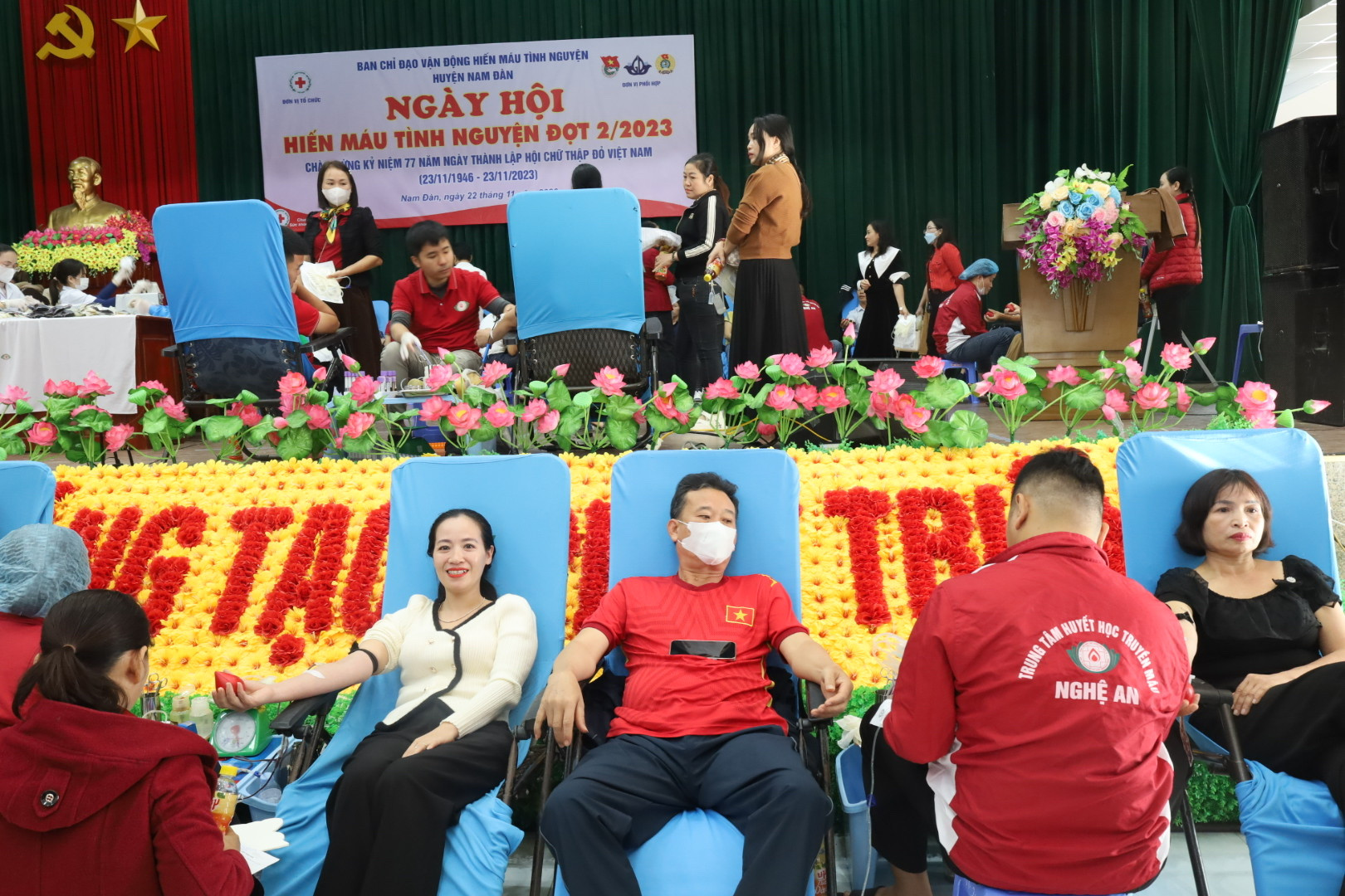 bna_ Phong trào hiến máu tình nguyện đã lan tỏa, trở thành việc làm thường niên của cán bộ, công nhân viên chức và người dân trên địa bàn huyện Nam Đàn.jpg