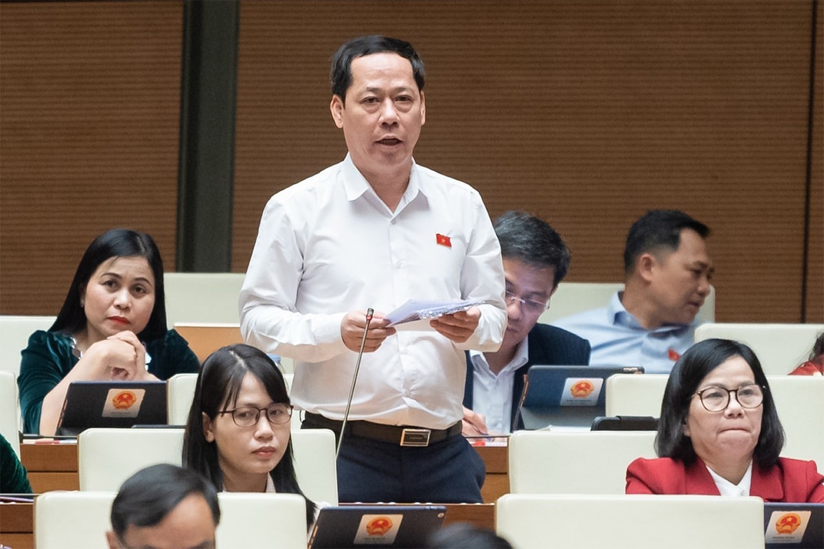 Ông Trần Nhật Minh - đại biểu Quốc hội chuyên trách Đoàn Nghệ An phát biểu thảo luận tại Kỳ họp thứ 6, Quốc hội khóa XV đề cập đến xây dựng nông thôn mới ở vùng cao. Ảnh: Nam An