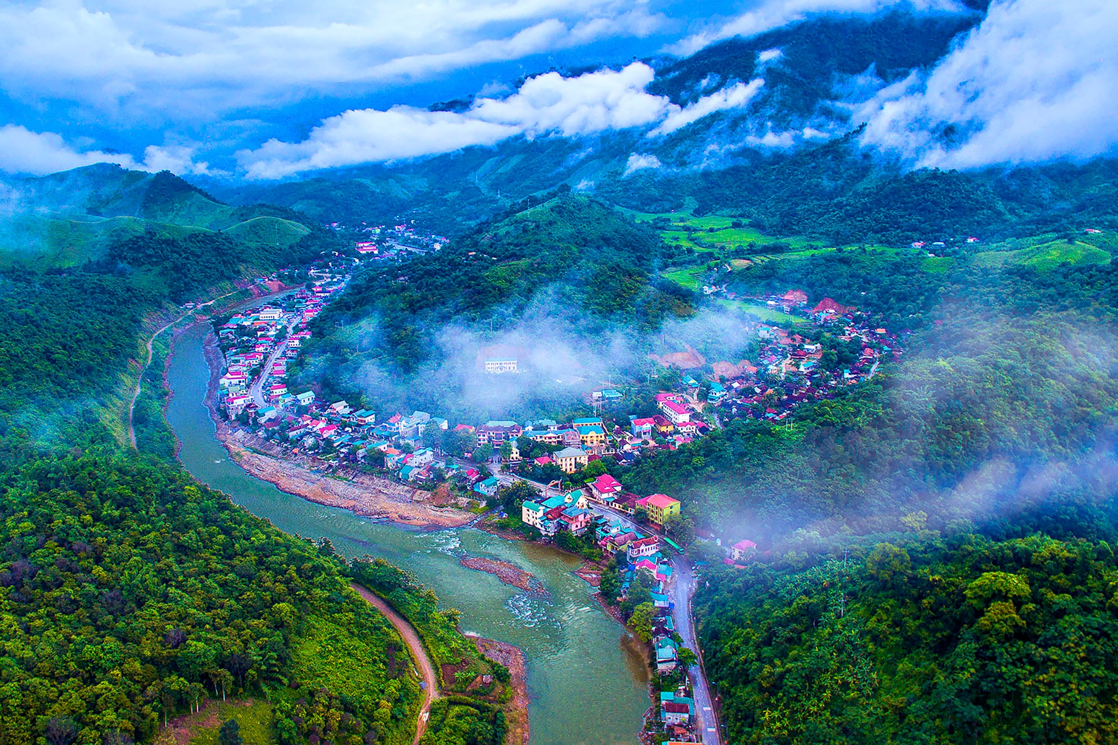 Quang cảnh thị trấn Mường Xén, huyện Kỳ Sơn. Ảnh: Quang Dũng