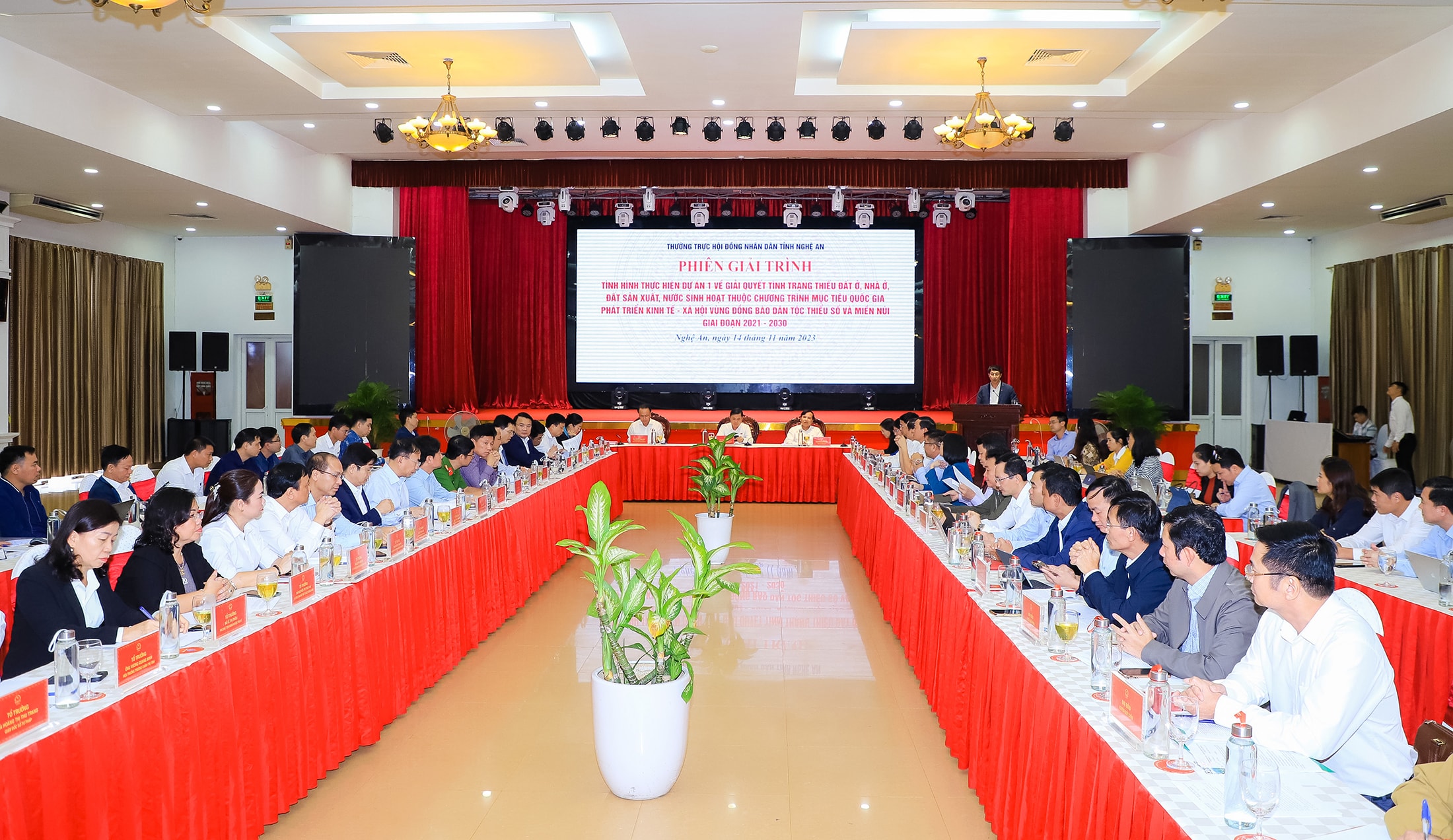 Thường trực HĐND tỉnh Nghệ An tổ chức Phiên giải trình tình hình thực hiện Dự án 1 về giải quyết tình trạng thiếu đất ở, nhà ở, đất sản xuất, nước sinh hoạt. Ảnh: Thành Duy