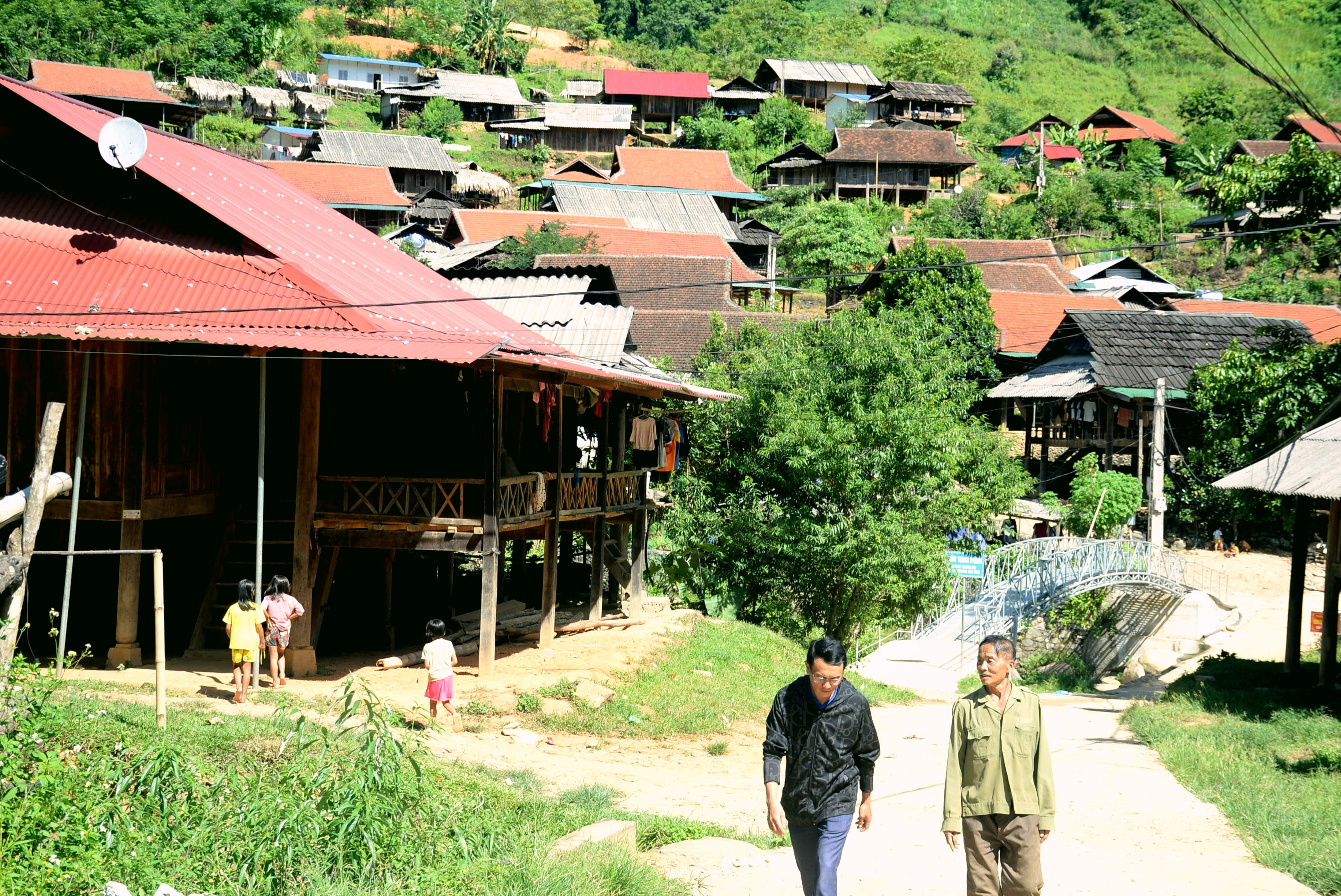 bna_Bản Tặng Phăn, xã Na Ngoi, huỵen Kỳ Sơn khởi sắc.jpg