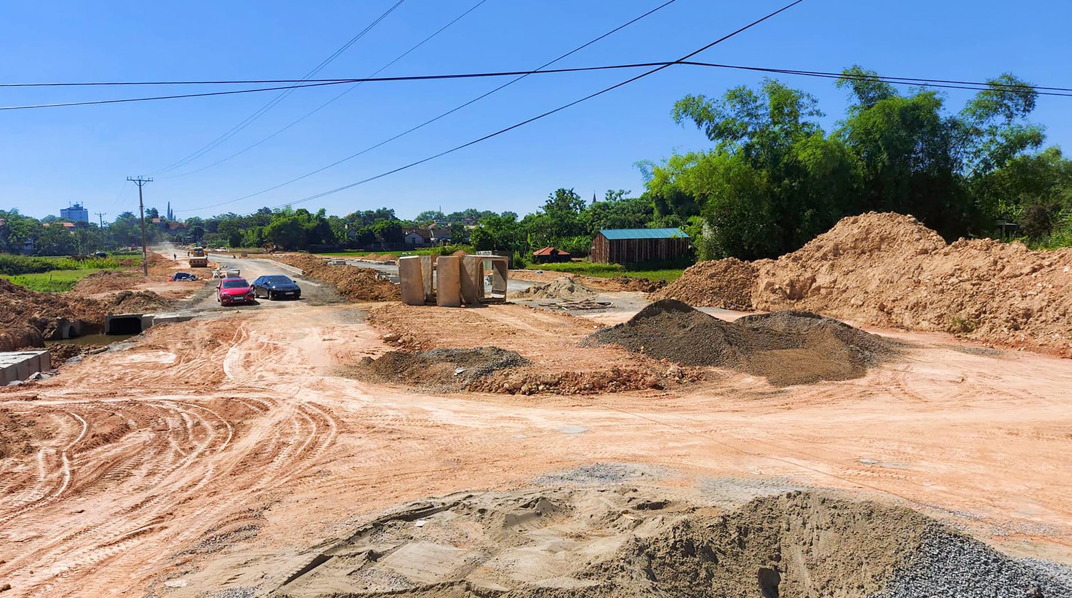 Giải phóng mặt bằng các dự án trọng điểm tại huyện Đô Lương. Ảnh: Nhật Lân