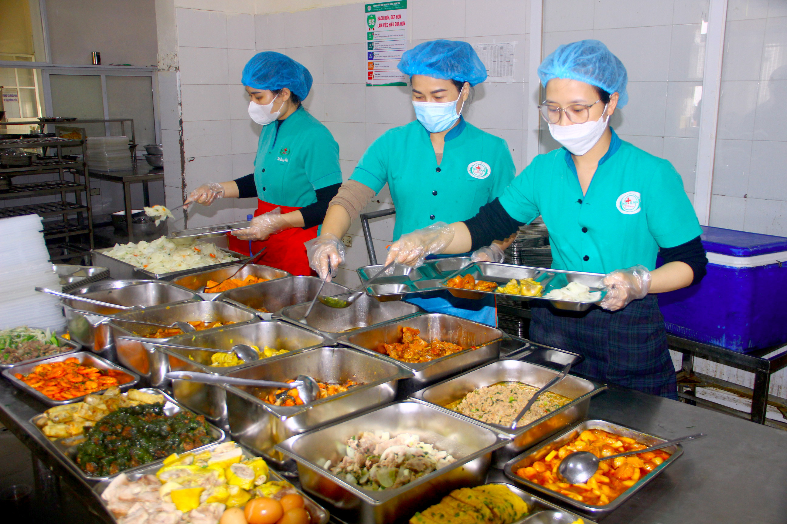 bna_các suất ăn trong bệnh viện phải đảm bảo đa dạng an toàn vệ sinh thực phẩm, giá cả hợp lý ảnh Quang An.jpg
