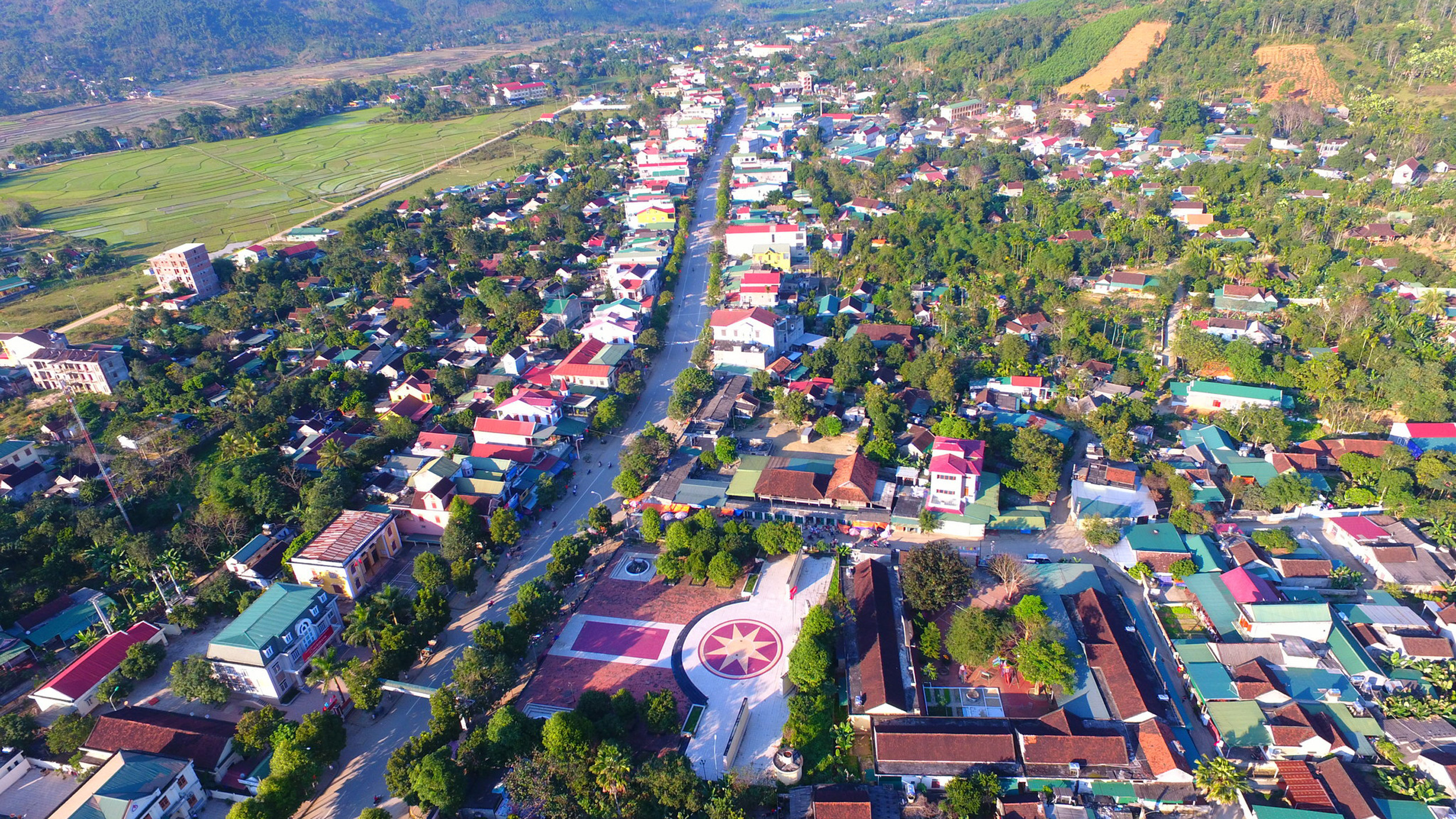 Một góc thị trấn Kim Sơn (huyện Quế Phong). Ảnh tư liệu Sách Nguyễn.jpeg