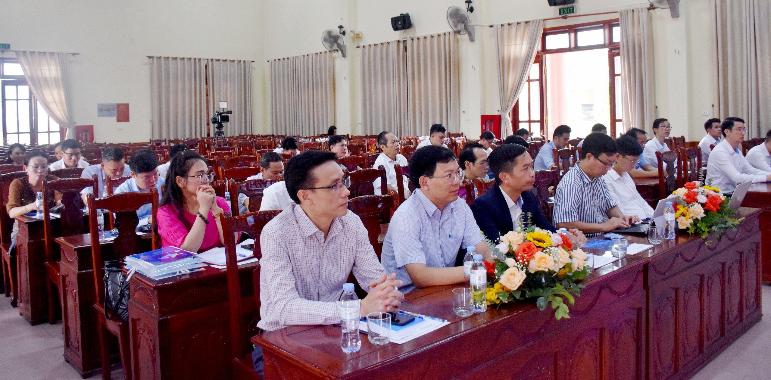 bna_ Các thành viên tham dự hội thảo chuyển đổi số cấp huyện  tại Nghi Lộc. Ảnh Thu Hương.jpg