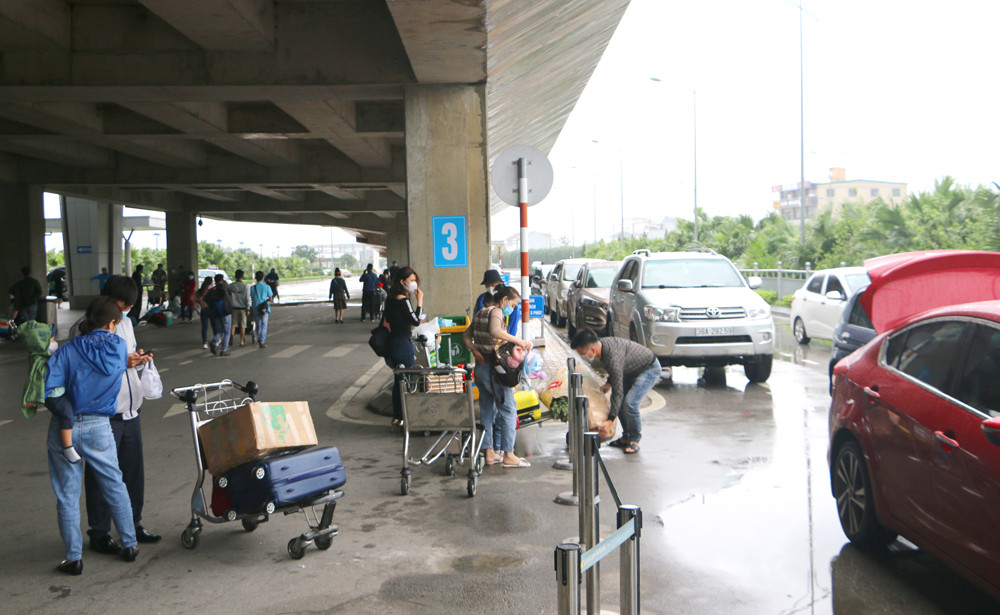 bna_Hành khách đi sân bay về quê dịp Tết.jpg