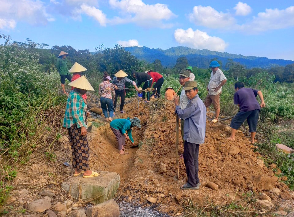 bna-nguoi-dan-quy-chau-chung-tay-lam-lai-kenh-mua-sau-lu-anh-quang-an-7676.jpg