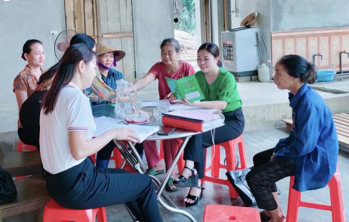 Cán bộ Hội Phụ nữ xã Thọ Sơn thông qua