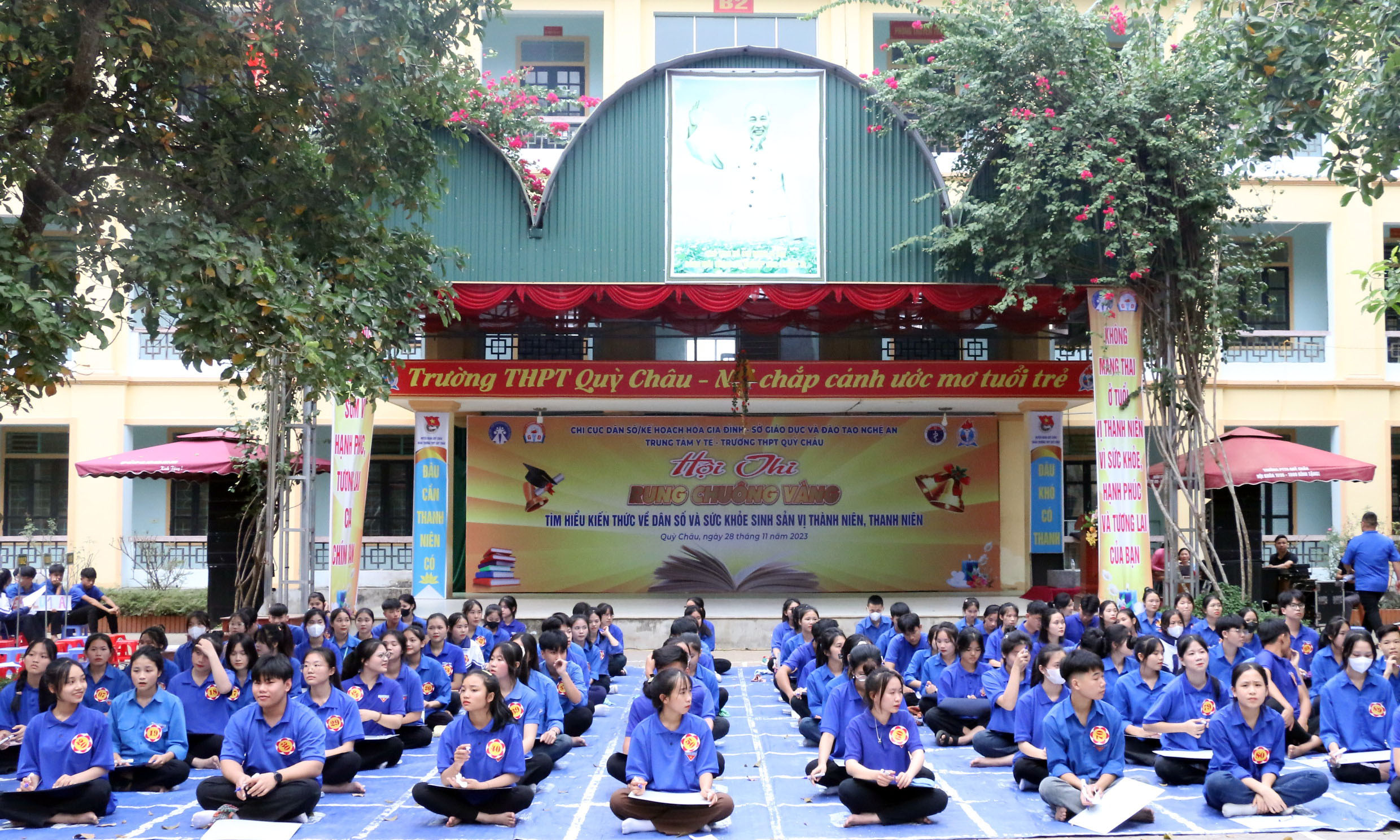 bna_100 thí sinh đại diện cho hơn 1600 học sinh của Trường THPT Quỳ Châu tham gia cuộc thi. Ảnh - Mỹ Hà.jpeg