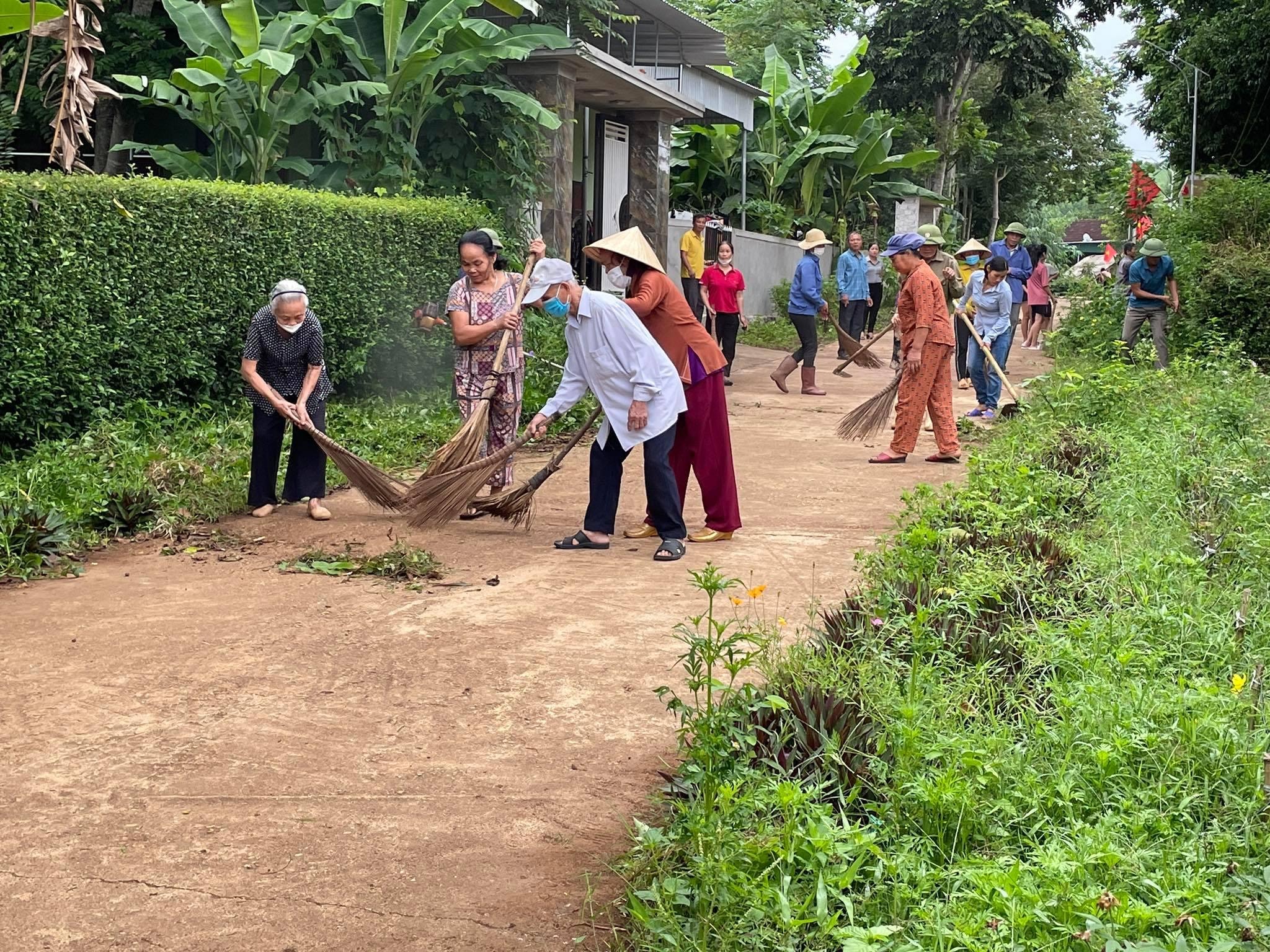 bna_Thấy việc làm ý nghĩa của ông bà các liên gia trong cứ mỗi thứ 7 hàng tuần đều chung tay l_àm cho môi trương xanh - sạch - đẹp.jpg