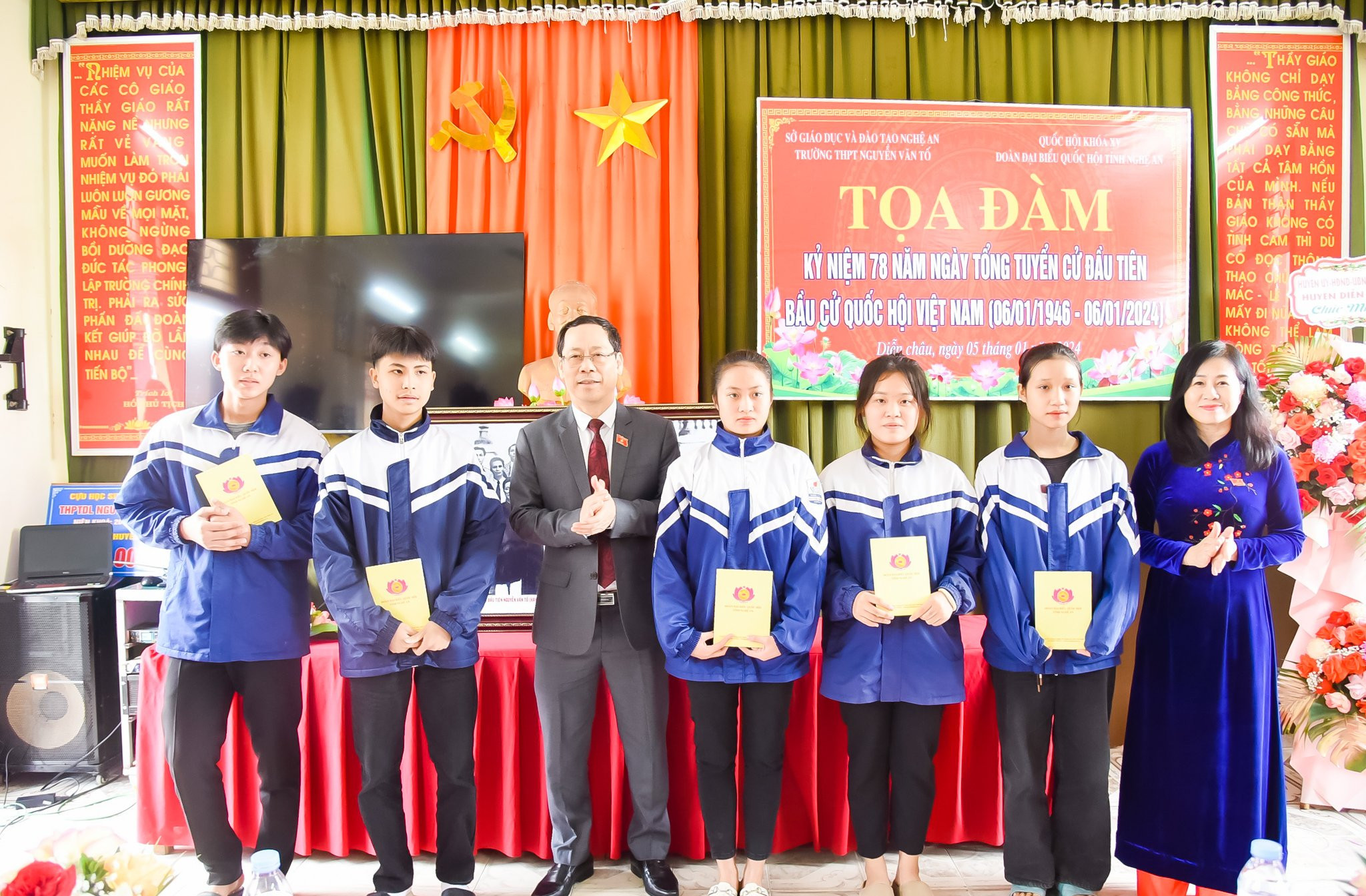 bna-trao-2-anh-thanh-le-2847.jpg