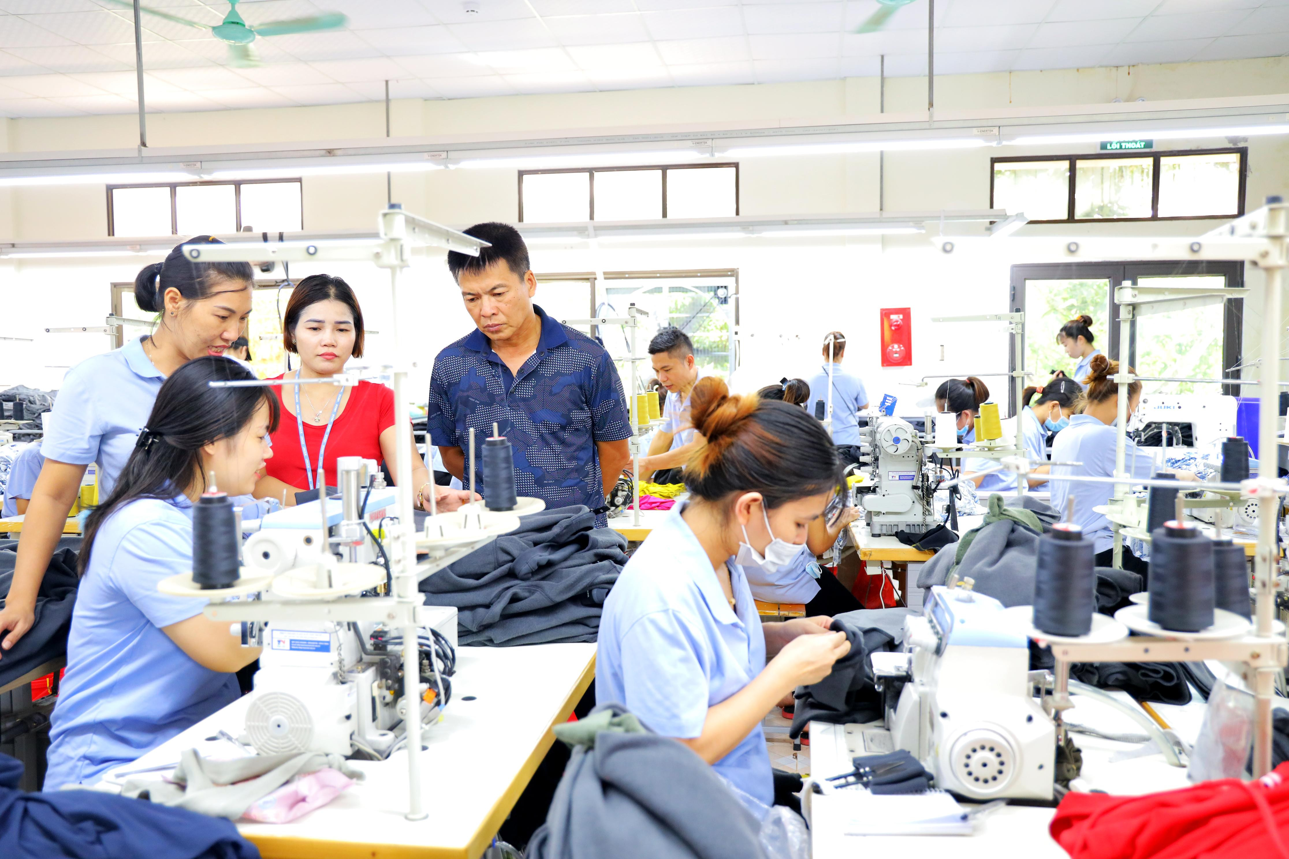 BNA_Nhà máy may Thái Hòa hiện thu hút trên 200 lao động-NN.JPG