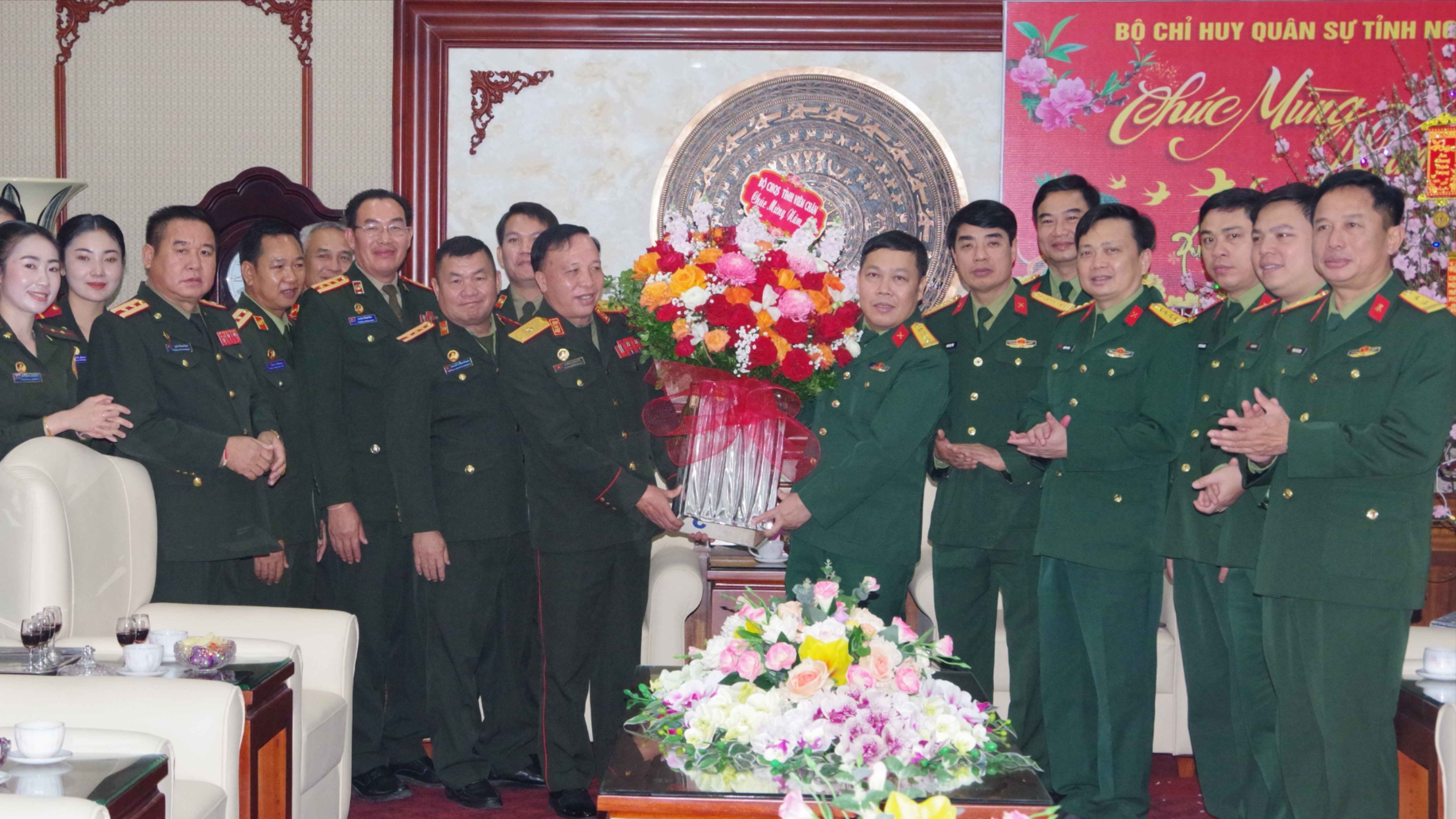 Đoàn công tác Bộ Chỉ huy Quân sự tỉnh Viêng Chăn thăm, chúc Tết Bộ Chỉ huy Quân sự tỉnh Nghệ An Đoàn công tác Bộ Chỉ huy Quân sự tỉnh Viêng Chăn thăm, chúc Tết Bộ Chỉ huy Quân sự tỉnh Nghệ An