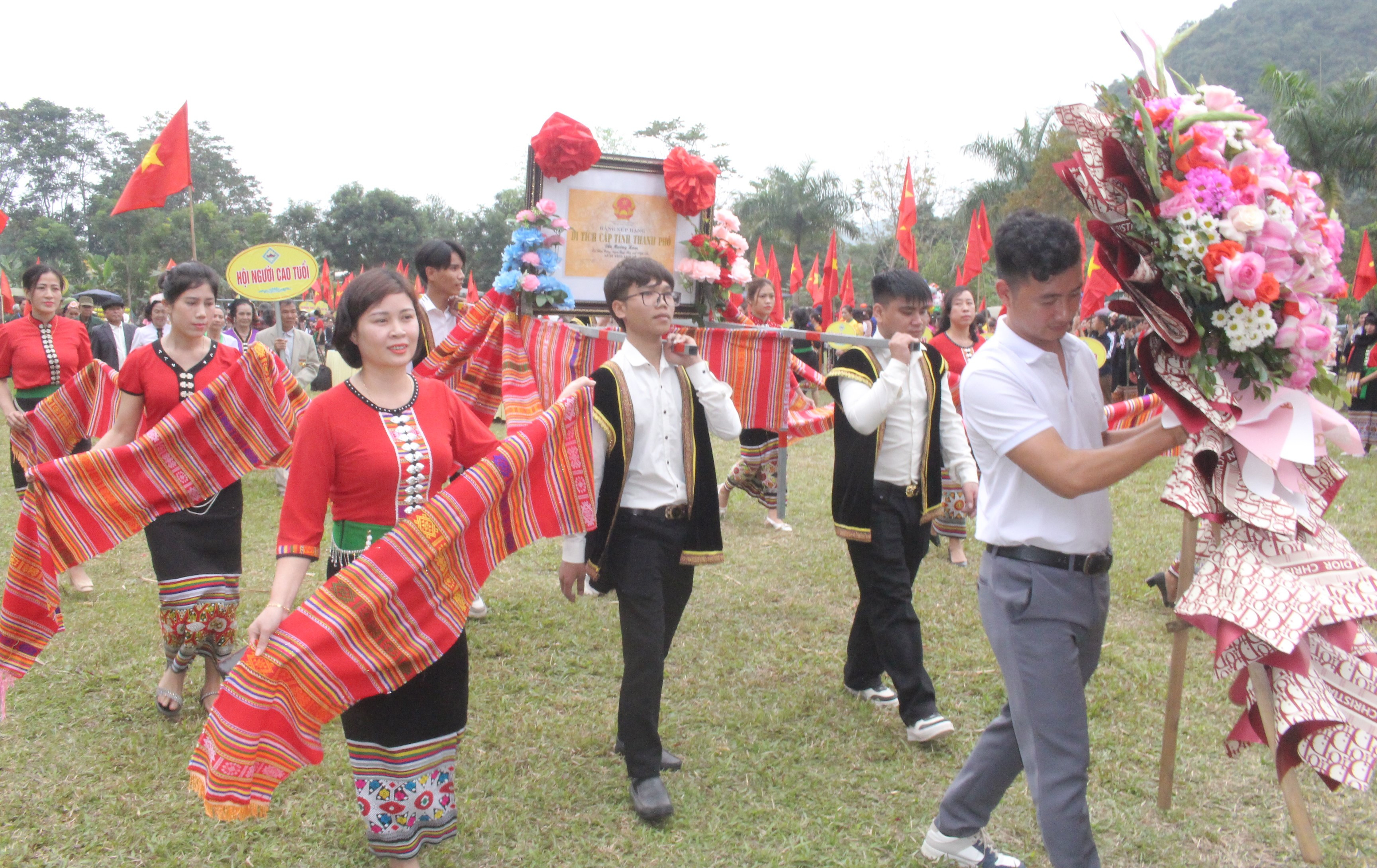 bna-ruoc-bang-cong-nhan-di-tich-lich-su-cap-tinh-ve-den-muong-ham-noi-tho-tao-noi-410.jpg