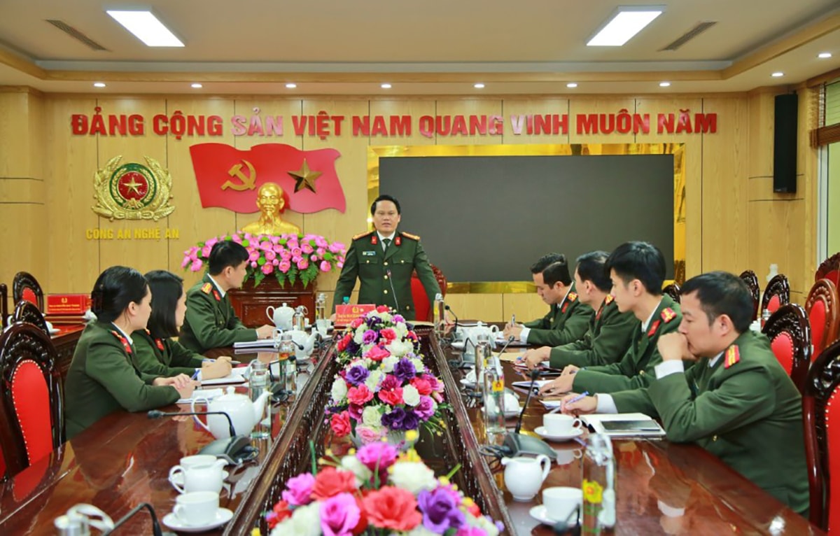 Giám đốc Công an tỉnh làm việc với Phòng An ninh mạng và phòng, chống tội phạm sử dụng công nghệ cao.