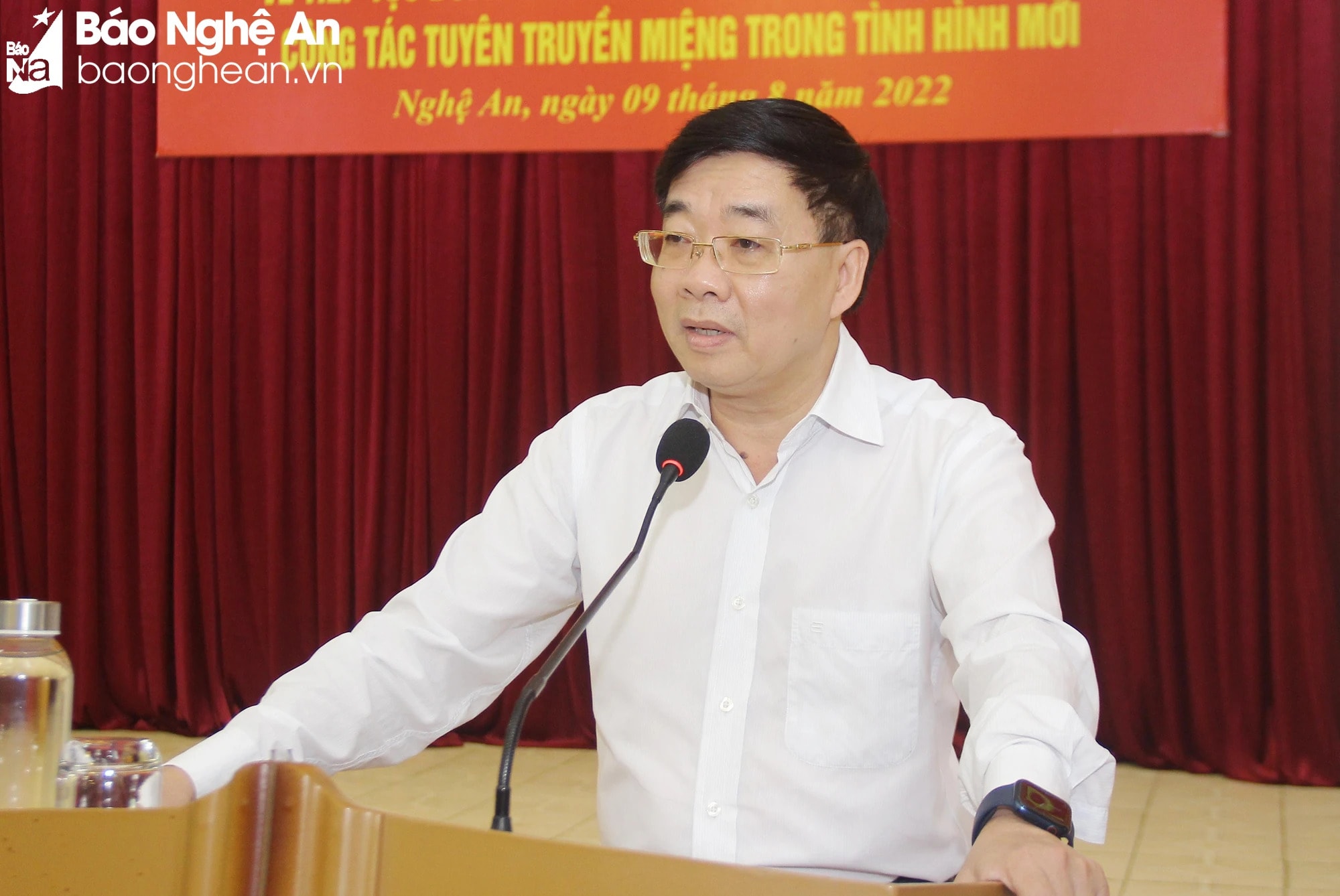 Đồng chí Nguyễn Văn Thông - Phó Bí thư Thường trực Tỉnh ủy phát biểu tại Hội nghị Tổng kết 15 năm thực hiện Chỉ thị số 17-CT/TW của Ban Bí thư Trung ương Đảng (Khóa X) về Tiếp tục đổi mới và nâng cao chất lượng, hiệu quả công tác tuyên truyền miệng trong tình hình mới. Ảnh tư liệu: Mai Hoa