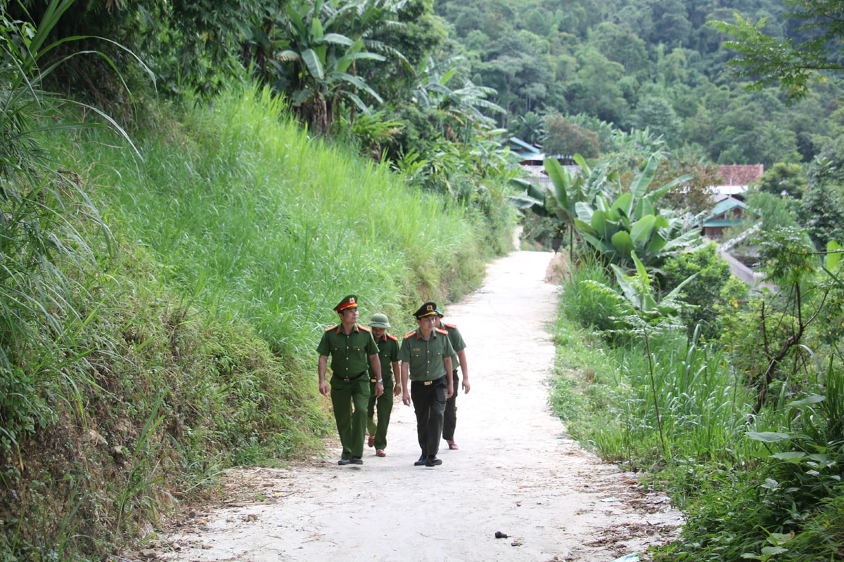 Công an tỉnh Nghệ An luôn bám sát cơ sở, nắm bắt tình hình, kịp thời phát hiện và xử lý hiệu quả các vụ việc, điểm nóng ngay từ sớm. Ảnh: Phạm Thủy