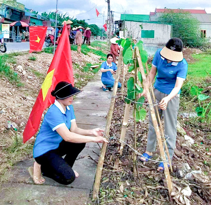 bna-mhtuyen-cay-do-hoi-phu-nu-huyen-nghi-loc-trong-va-cham-soc-anh-mai-hoa-1-5606.jpg