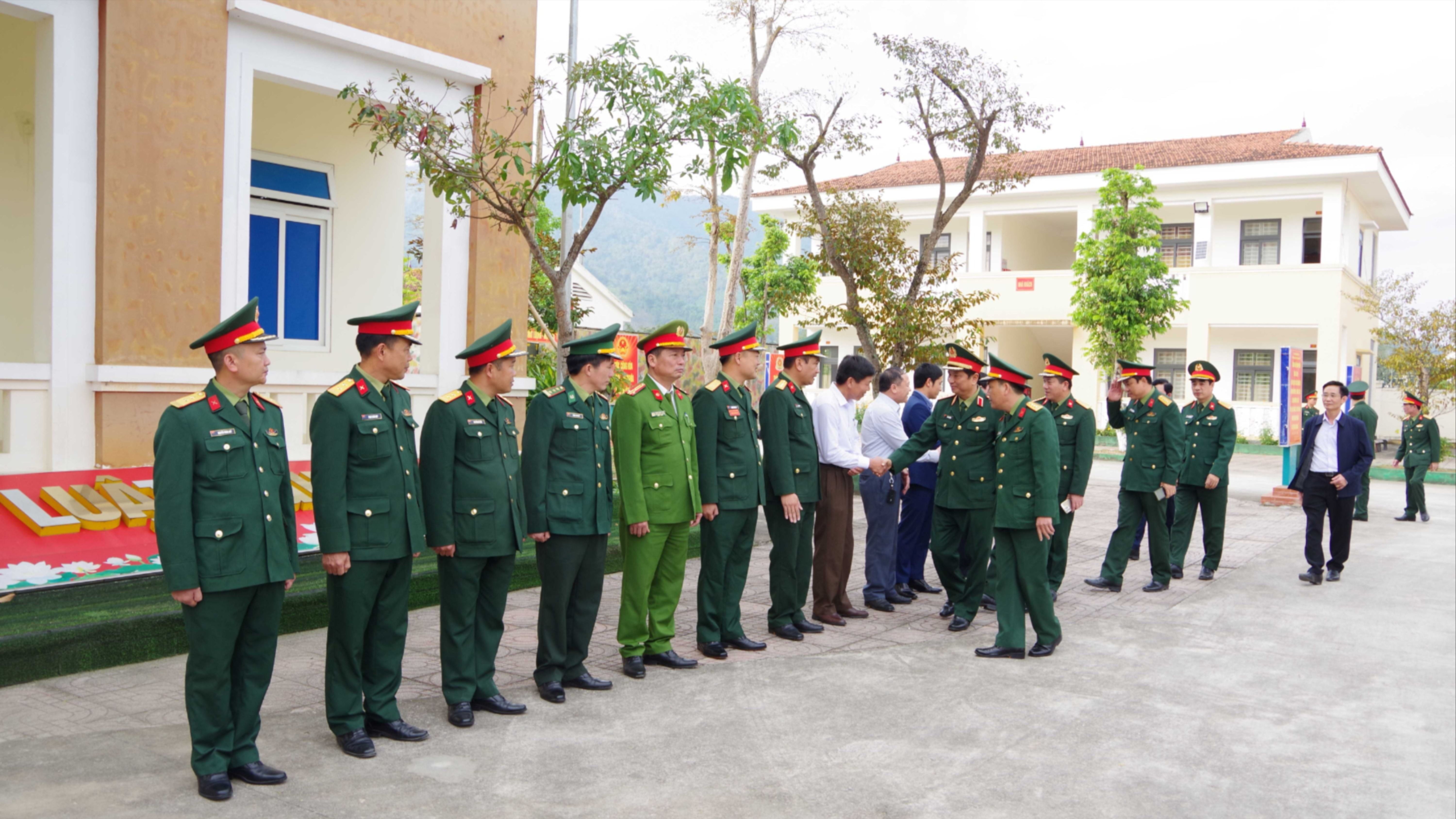 Tư lệnh Quân khu 4 kiểm tra các đơn vị phía Tây tỉnh Nghệ An Tư lệnh Quân khu 4 kiểm tra các đơn vị phía Tây tỉnh Nghệ An