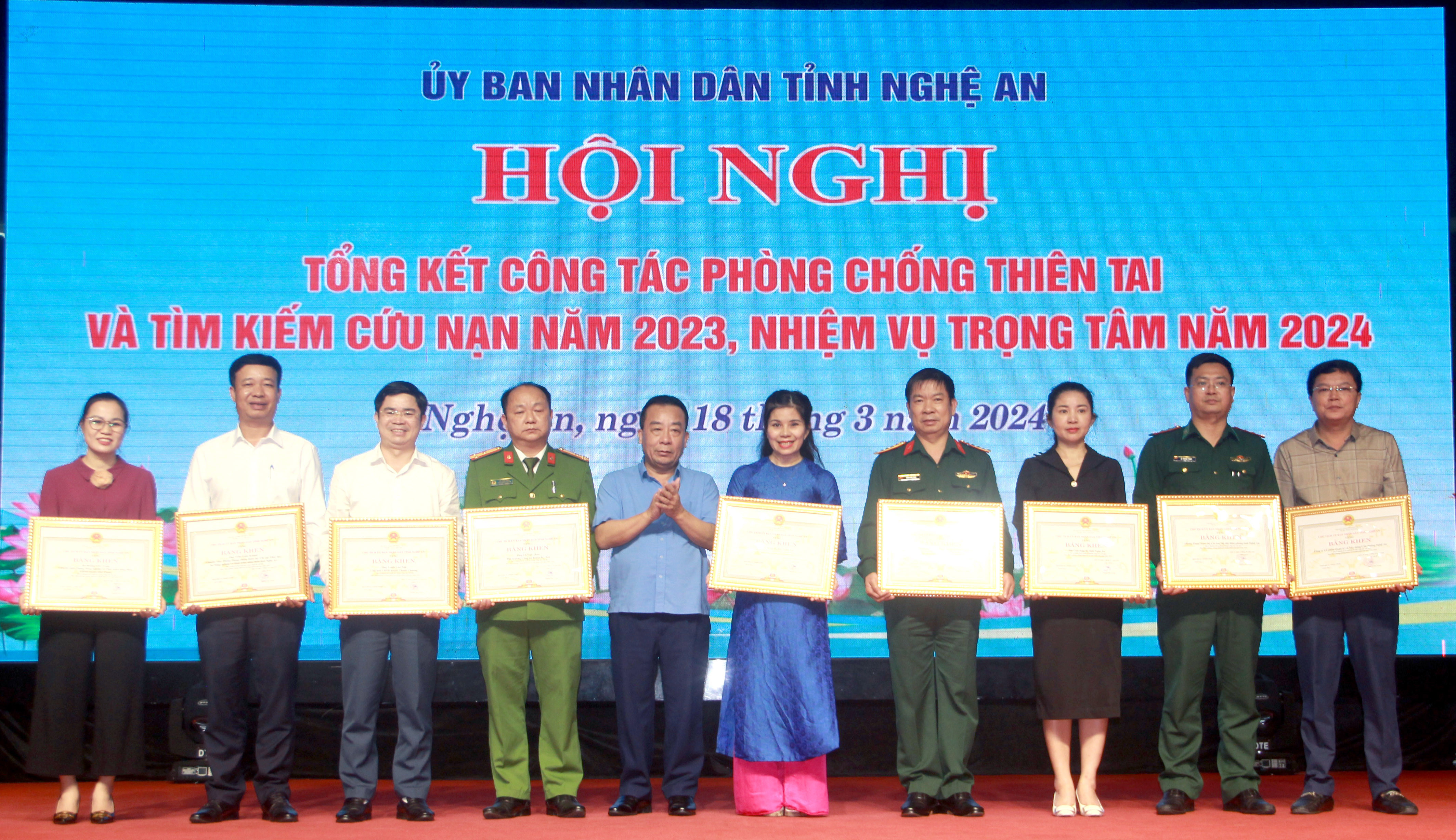 bna_Tỉnh Nghệ An tặng bằng khen cho các tập thể cá nhân có thành tích xuất sắc trong phòng chống thiên tai năm 2023 ảnh Quang An.jpg