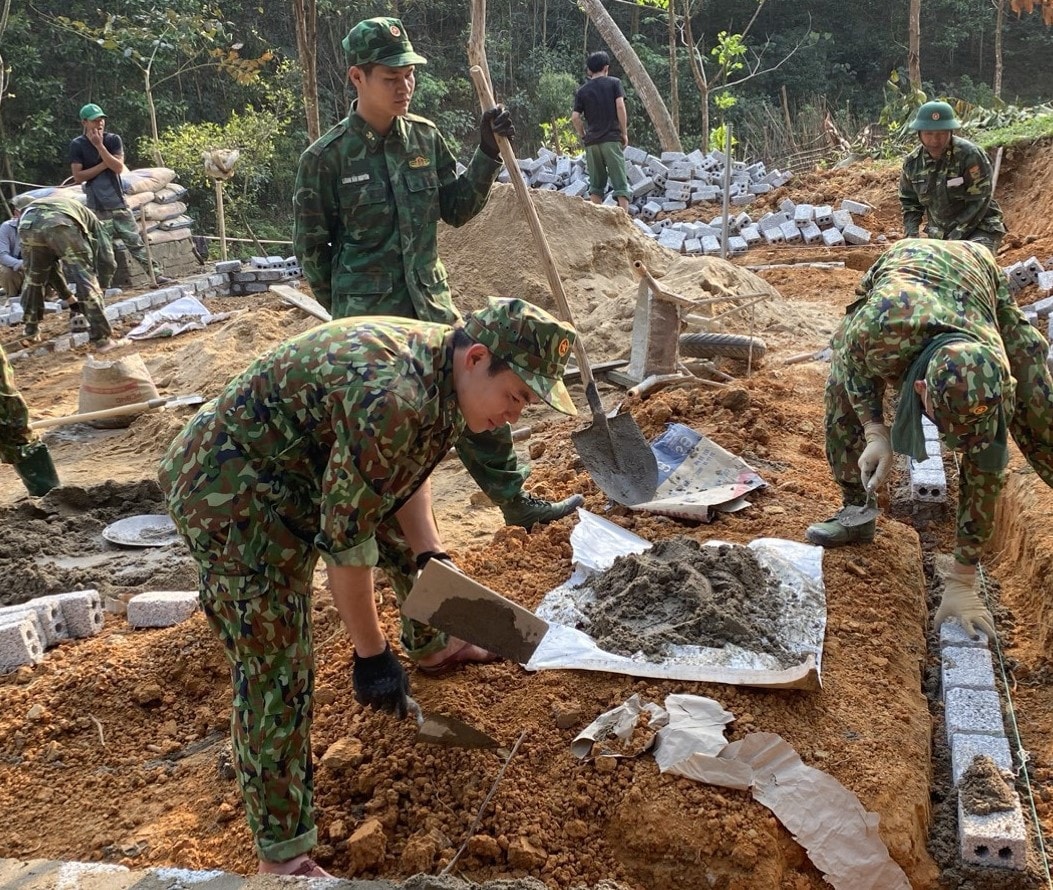 Xây nhà cho gia đình có hoàn cảnh khó khăn trên địa bàn.jpg